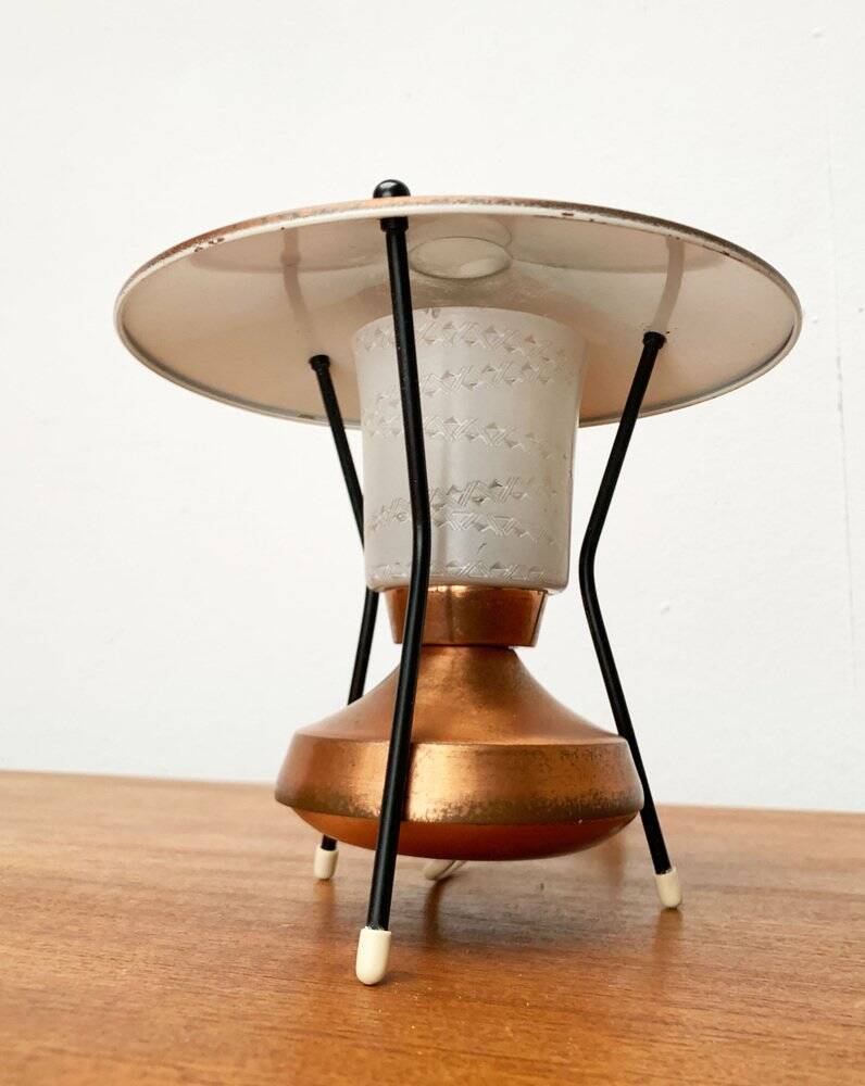 Small tripod table lamp in copper, 1950s.