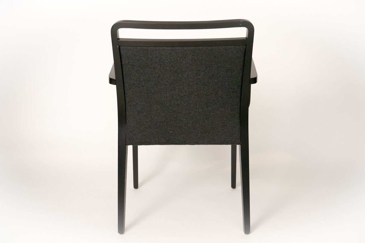 Chair with armrests