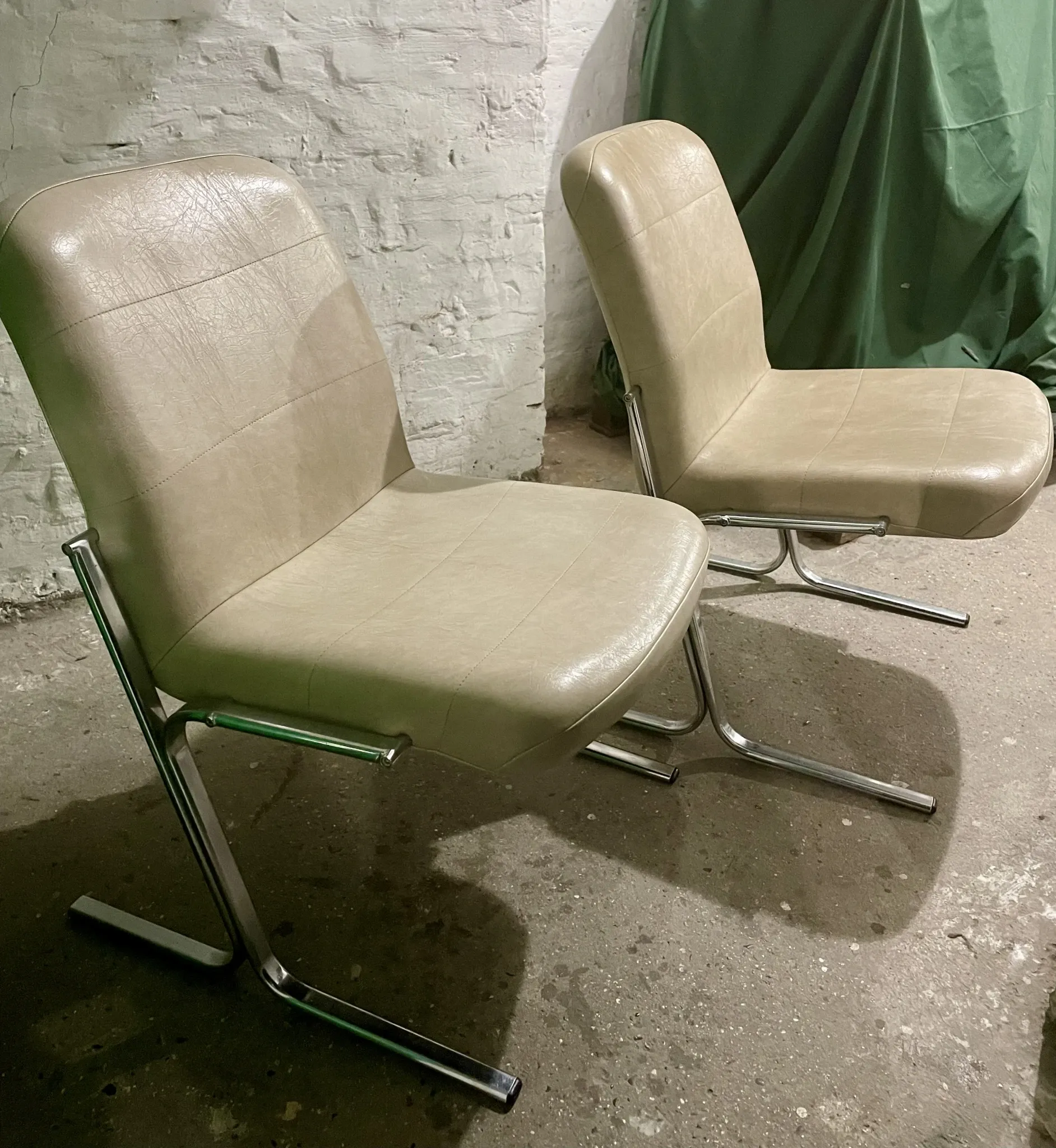 Pair of Ronéo Vikers Space Age armchairs from the 1970s.