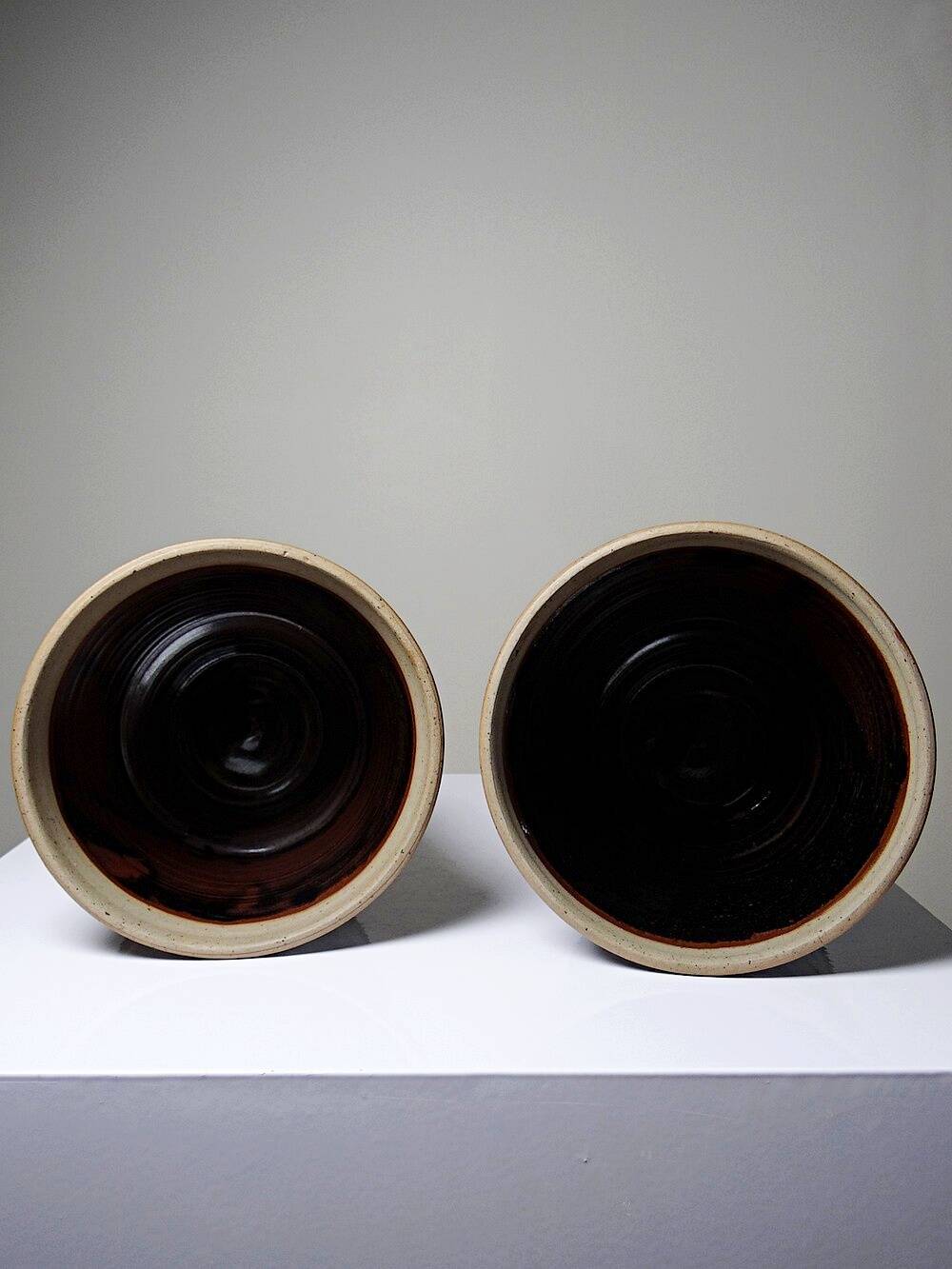 A pair of vintage stoneware pots from the 80s-90s with a Japanese style, signed handmade pottery.
