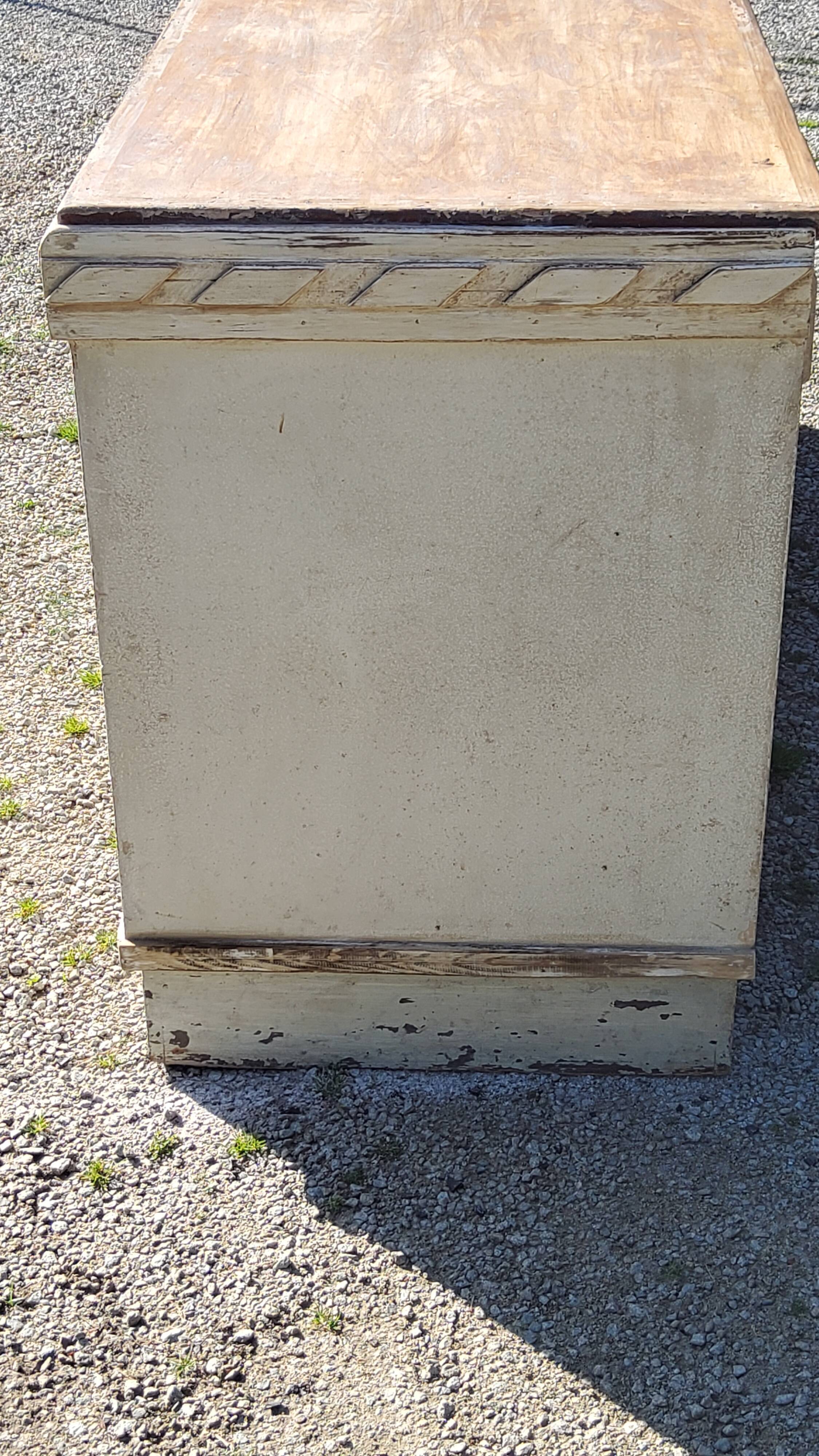 Grocery counter from the 30s