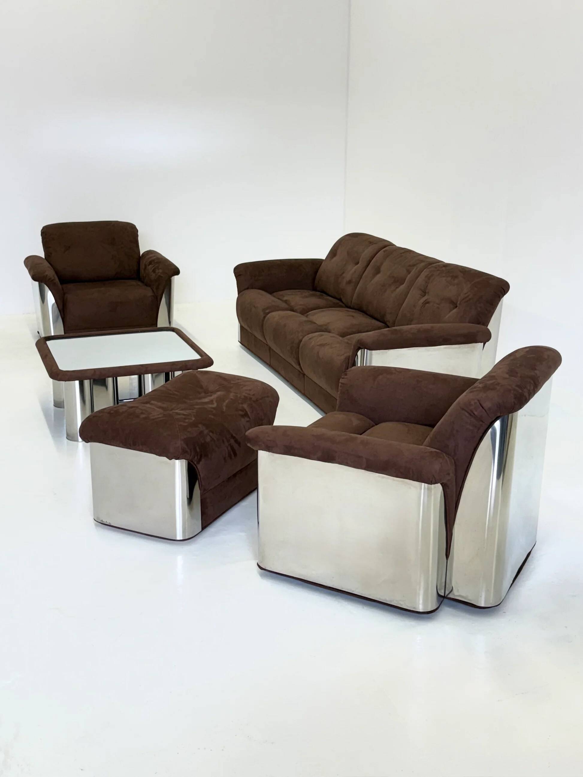 Complete lounge seating area by Gian Pietro Arosio