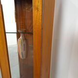 Vitrine d'angle en placage de verre vintage