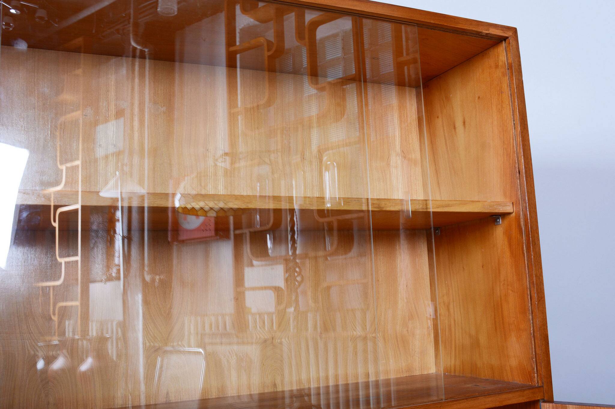 Restored Bauhaus Bookcase, Robert Slezák, Walnut and Chrome Plated Steel, 1930s