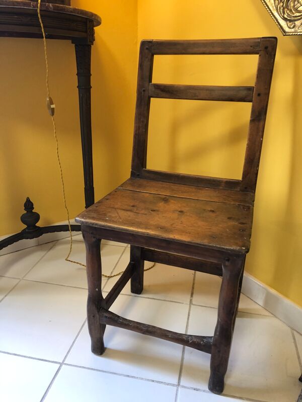 Chaise ancienne en bois