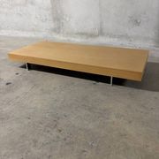 Set of 2 design coffee tables by Molteni&C, light wood and grey lacquered.