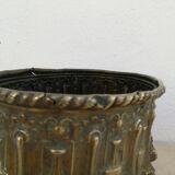 Repulsed brass planter