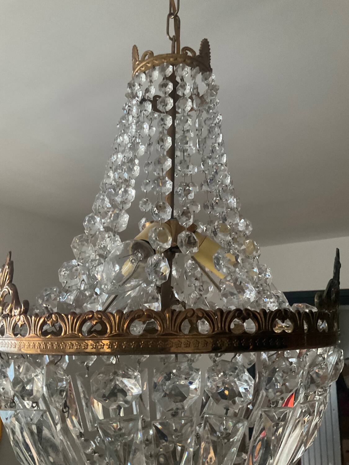 Hot air balloon chandelier with tassels