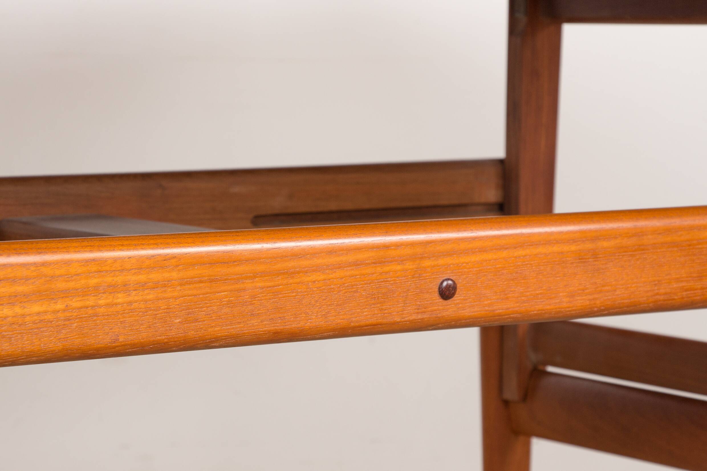 Table danoise monte et baisse en teck, 1960