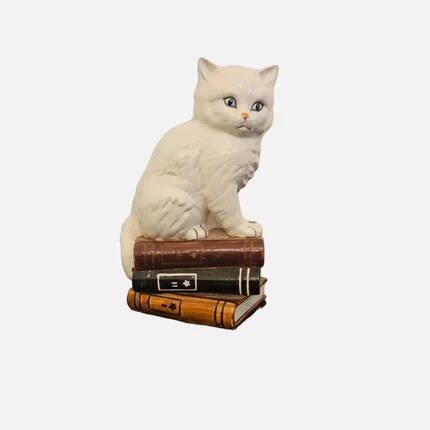 Figurine décorative chat vintage en porcelaine avec yeux bleus sur livres - Italie
