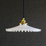 Suspension in white opaline crenellated edges with new cable and new brass socket