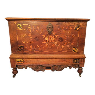 Large chest in marquetry nineteenth