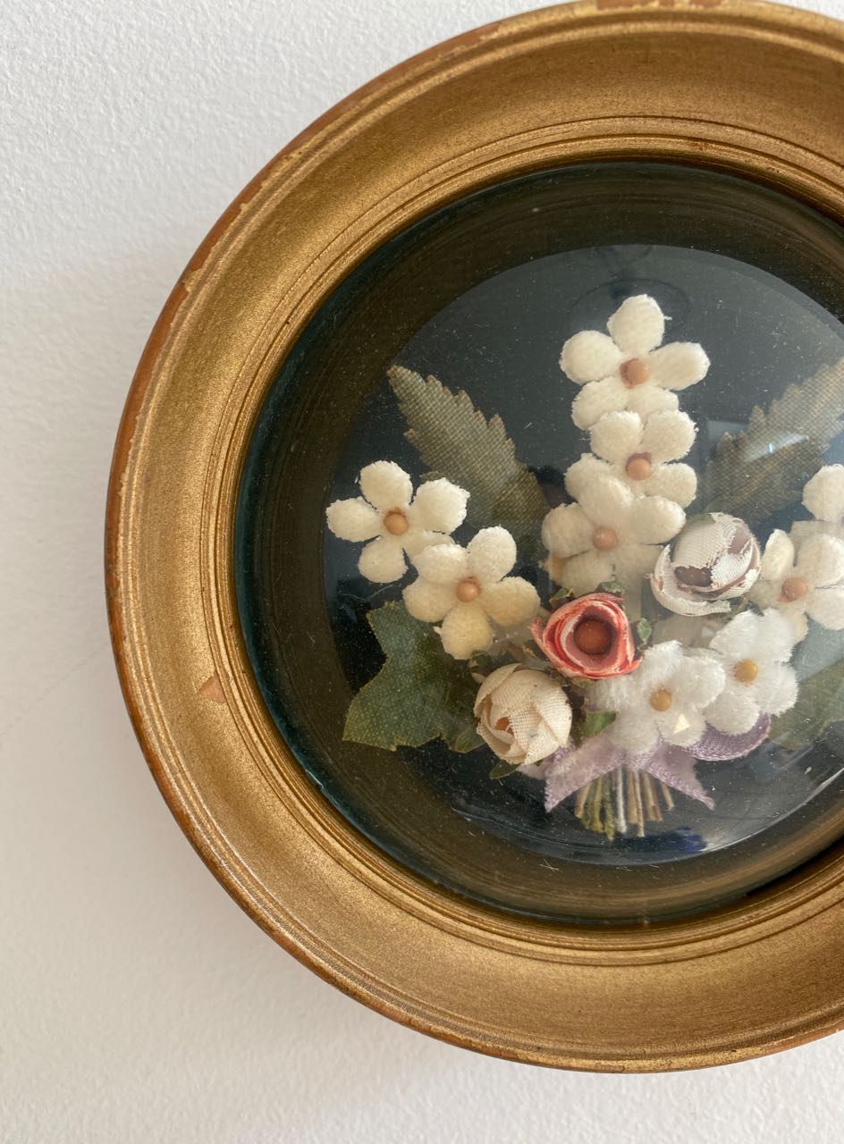 Vintage bulging frame