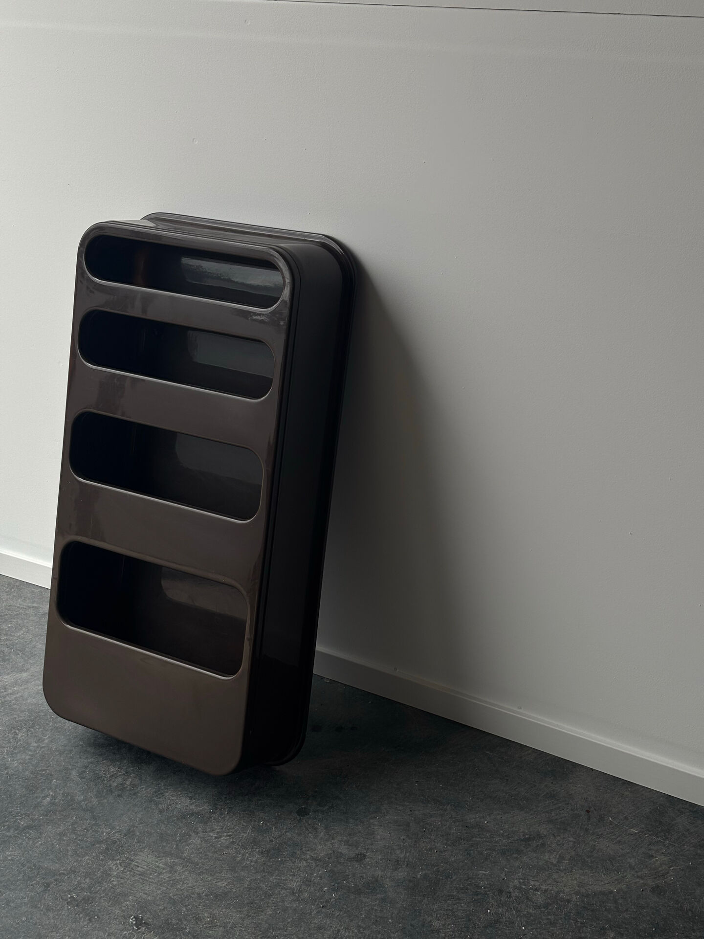 Wall shelf in plastic by Jean-lin Viaud for Prisunic 1970