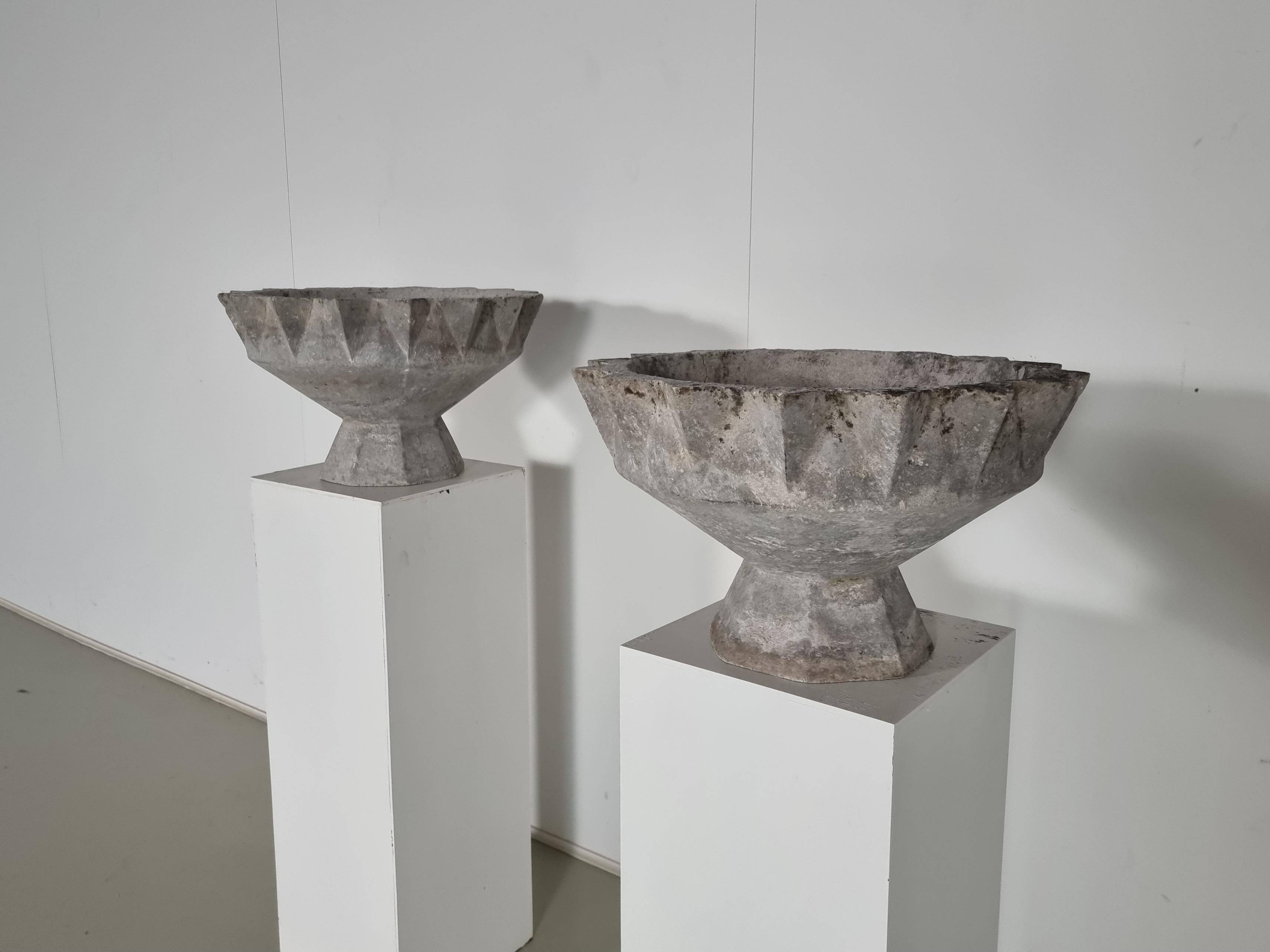 Set of 2 chalice-shaped planters by Willy Guhl, 1970.