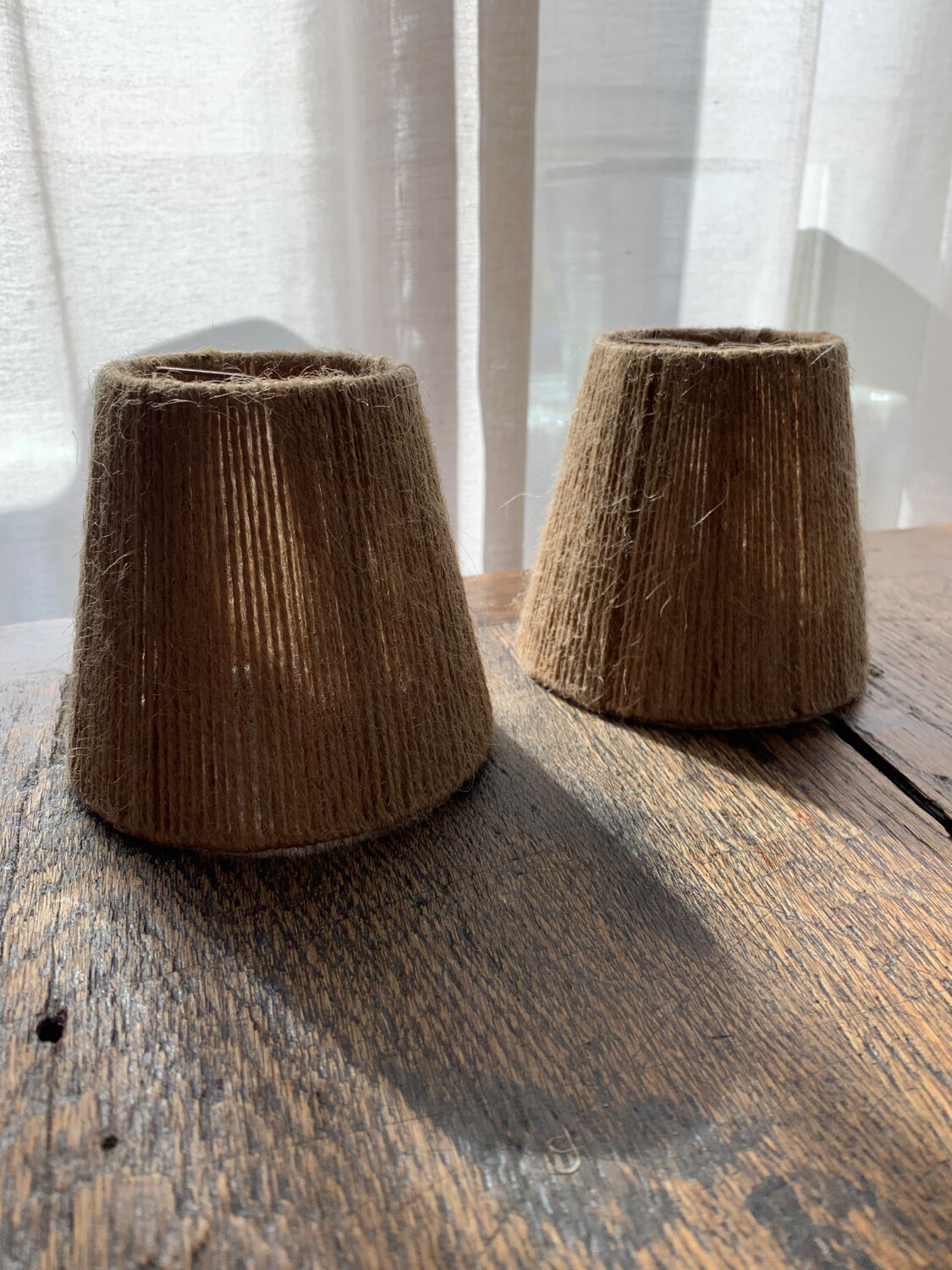 Paire d’abats jour en ficelle de jute