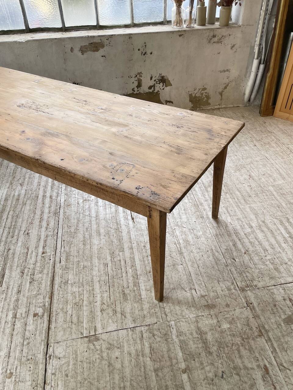 Farmhouse table with spindle legs in oak and pine, 2.5m