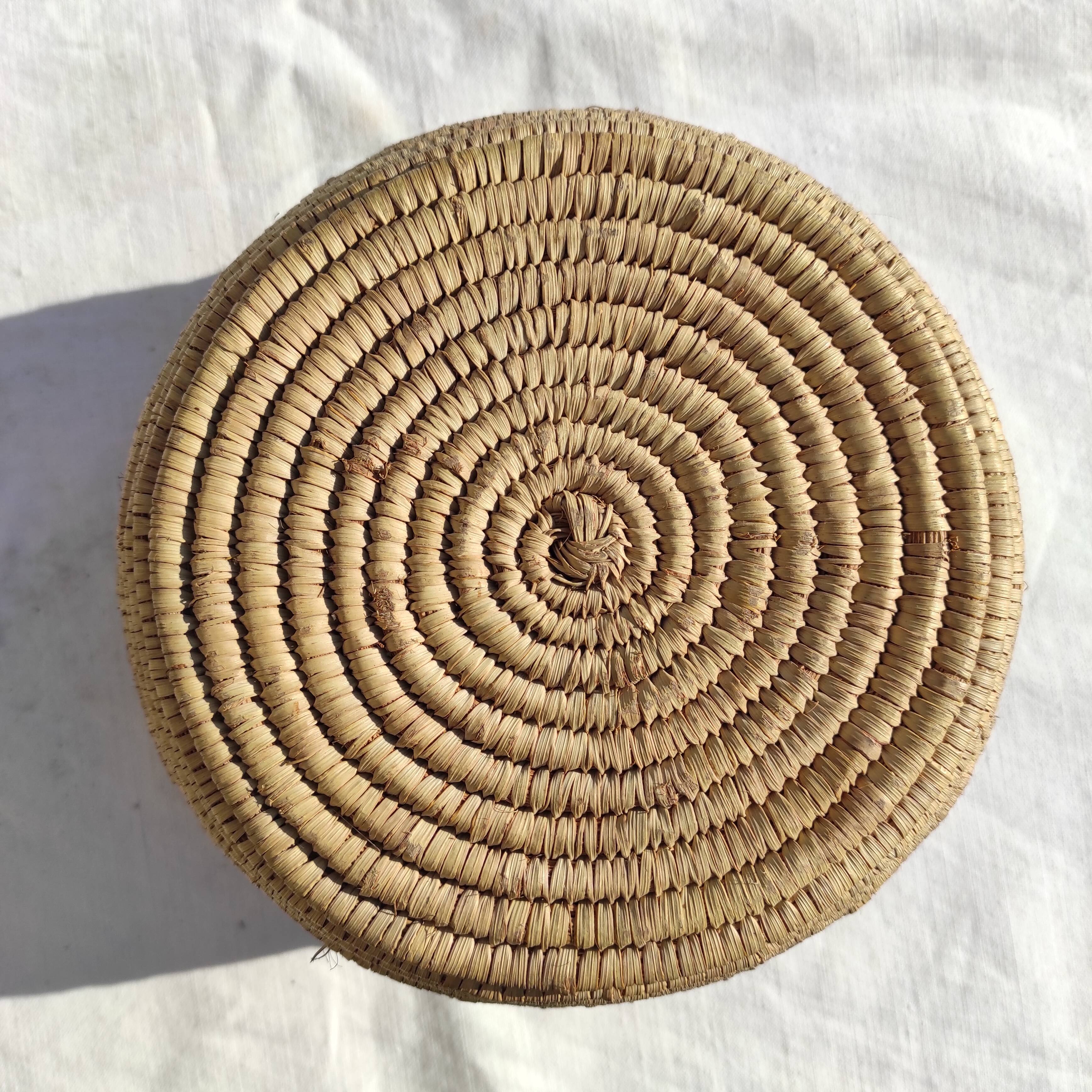 Antique basket with ethnic lid with black/brown and red décor