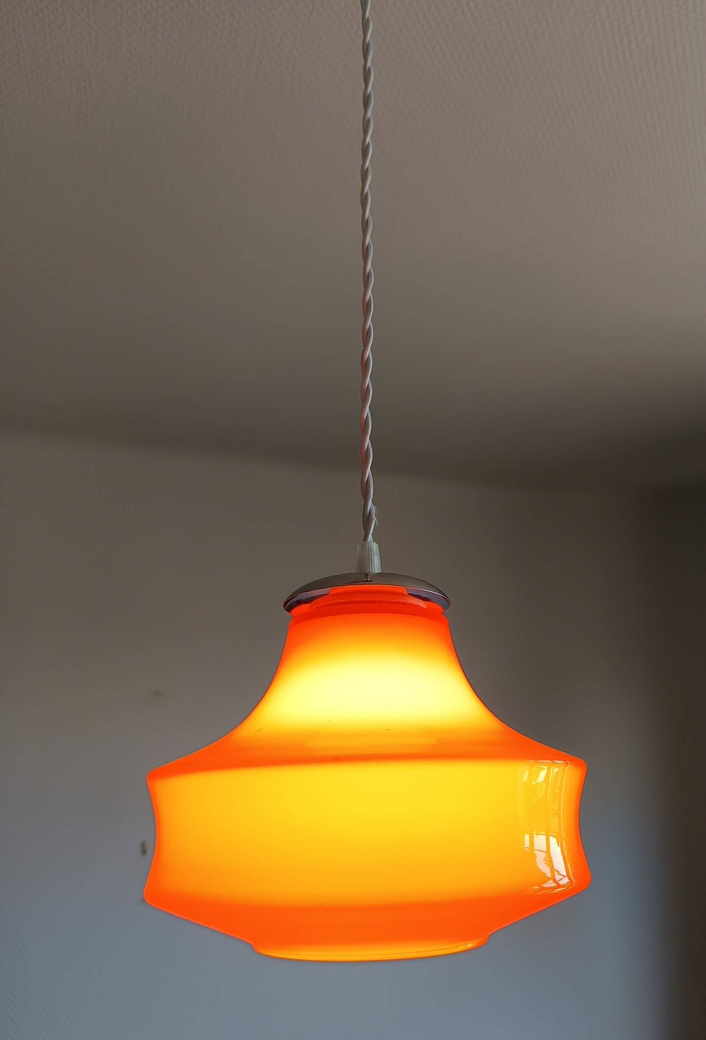 Suspension UFO space age orange 1970
