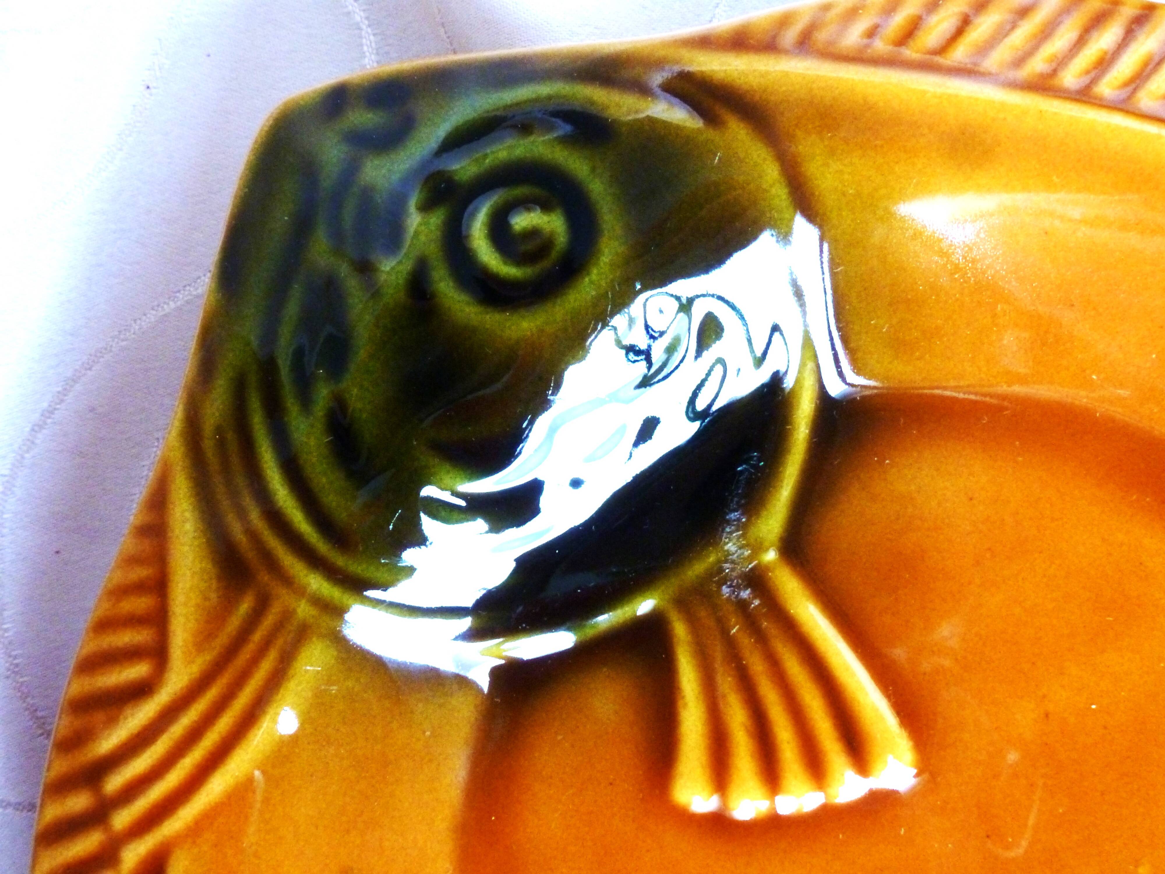 4 vintage Sarreguemines fish barbotine plates, vintage plates.