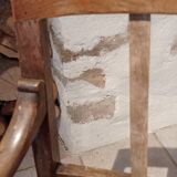 Chaise percée
