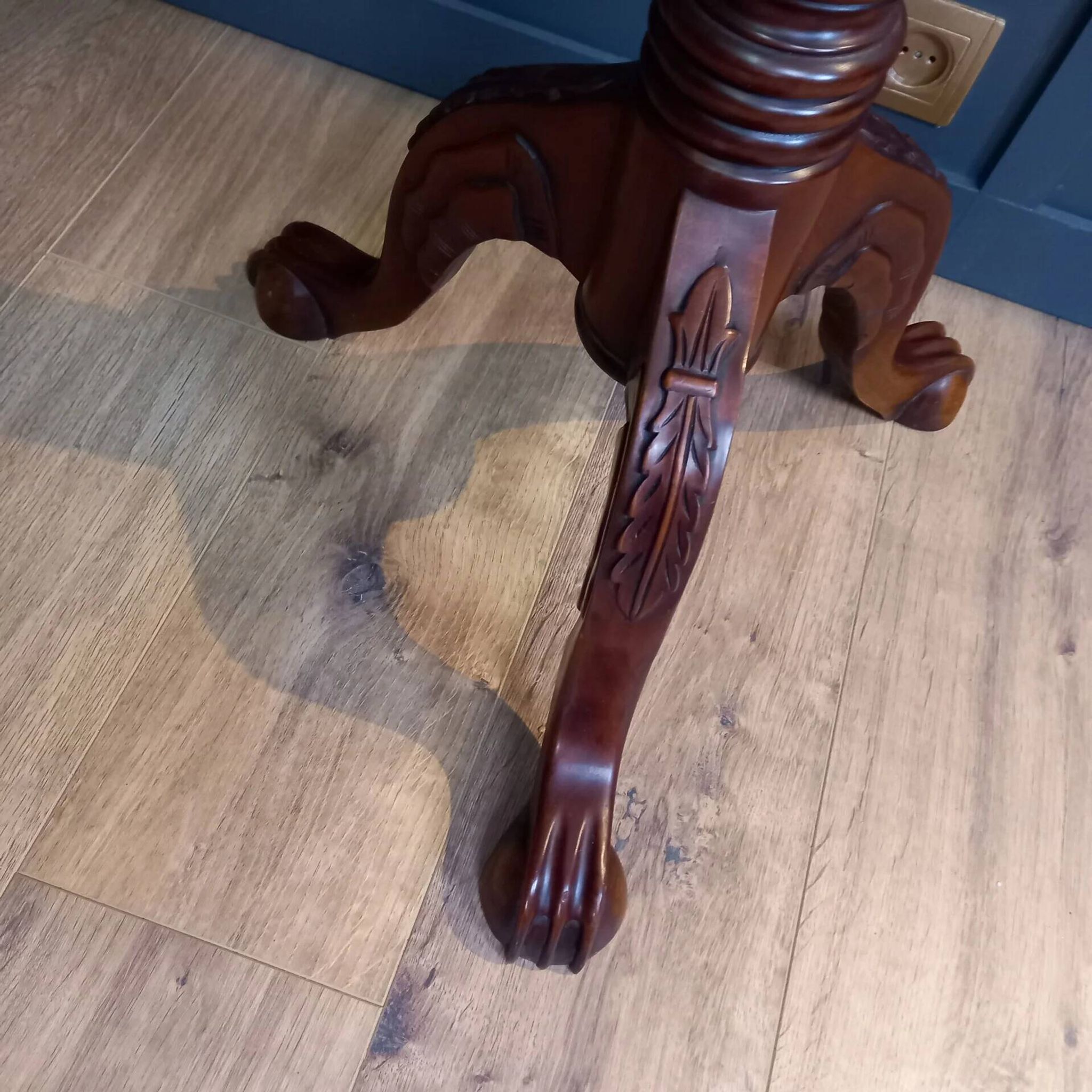 Antique Victorian pedestal