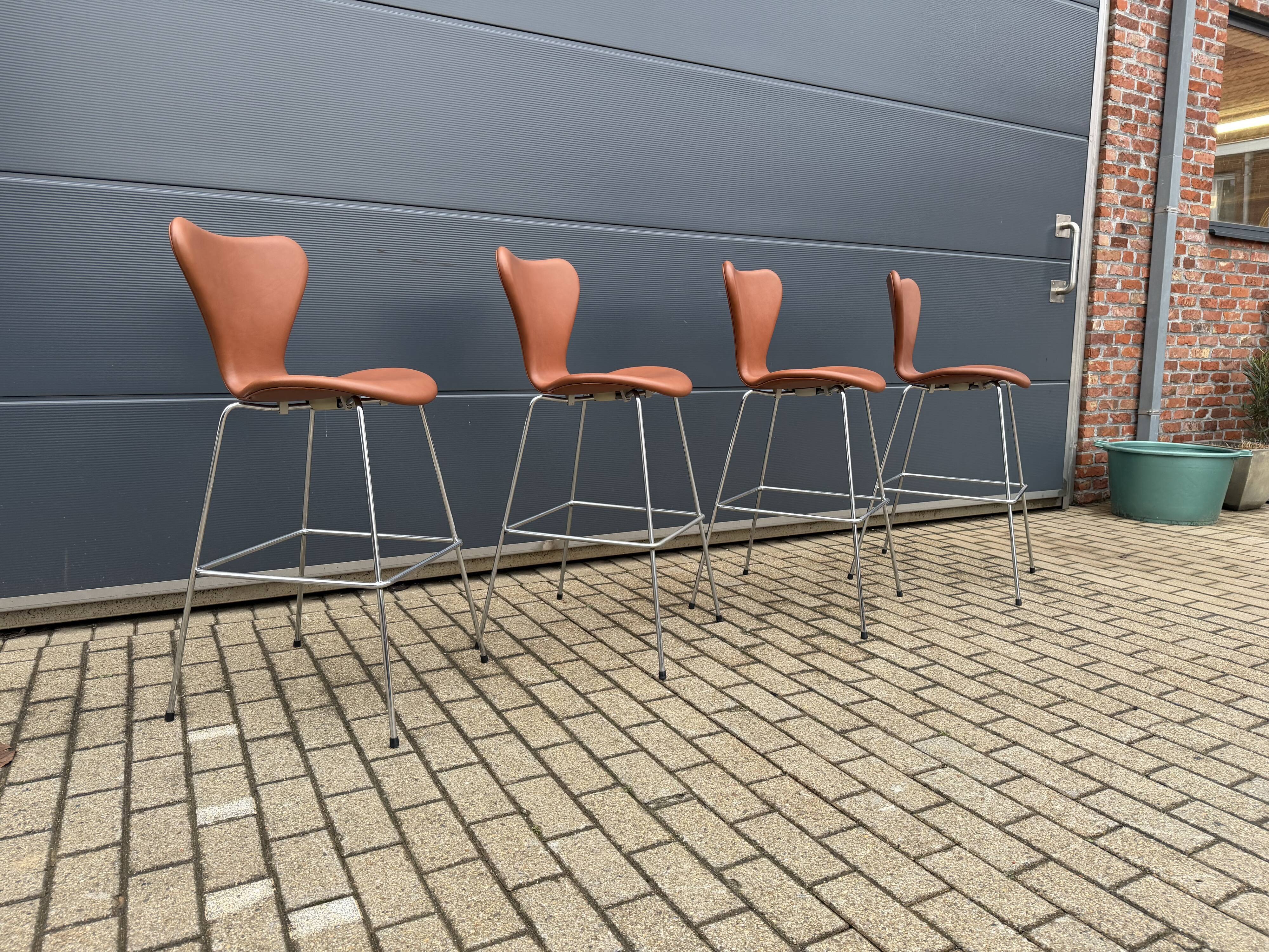 Fritz Hansen Series 7 Bar Stools Arne Jacobsen