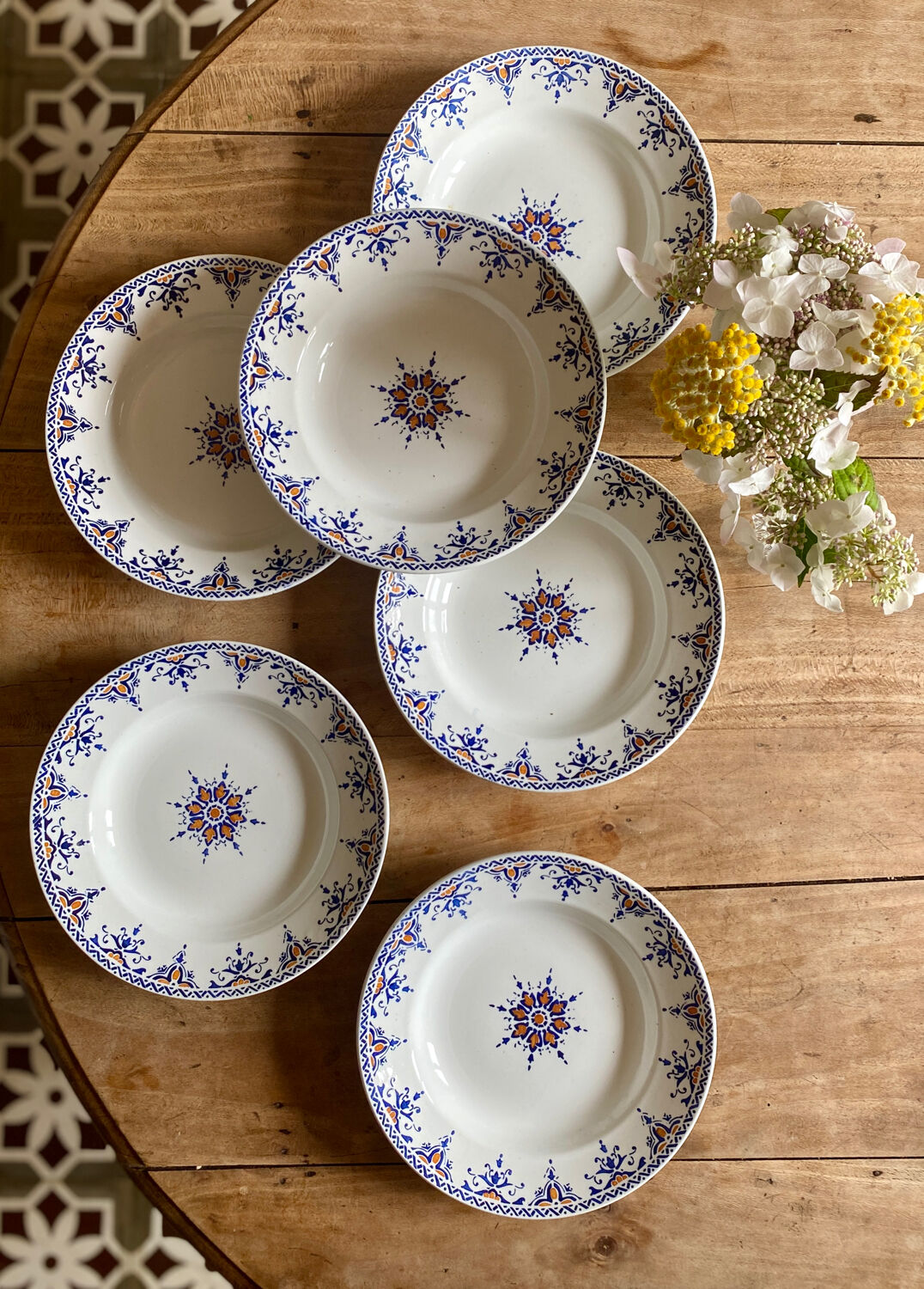Lot de 6 assiettes creuses anciennes en terre de fer, modèle Cluny de Moulin de Loups