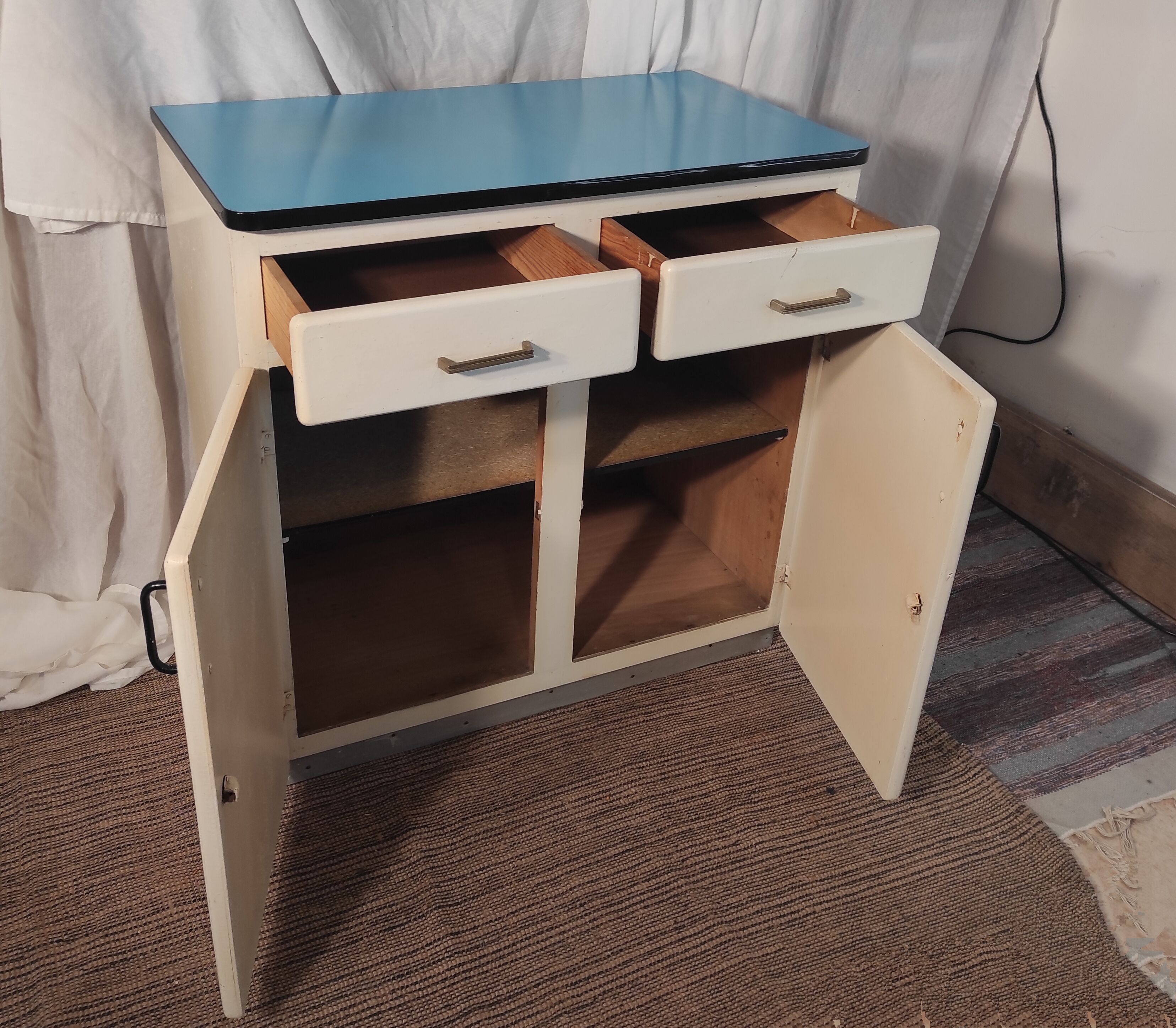 Mado furniture in blue formica two doors