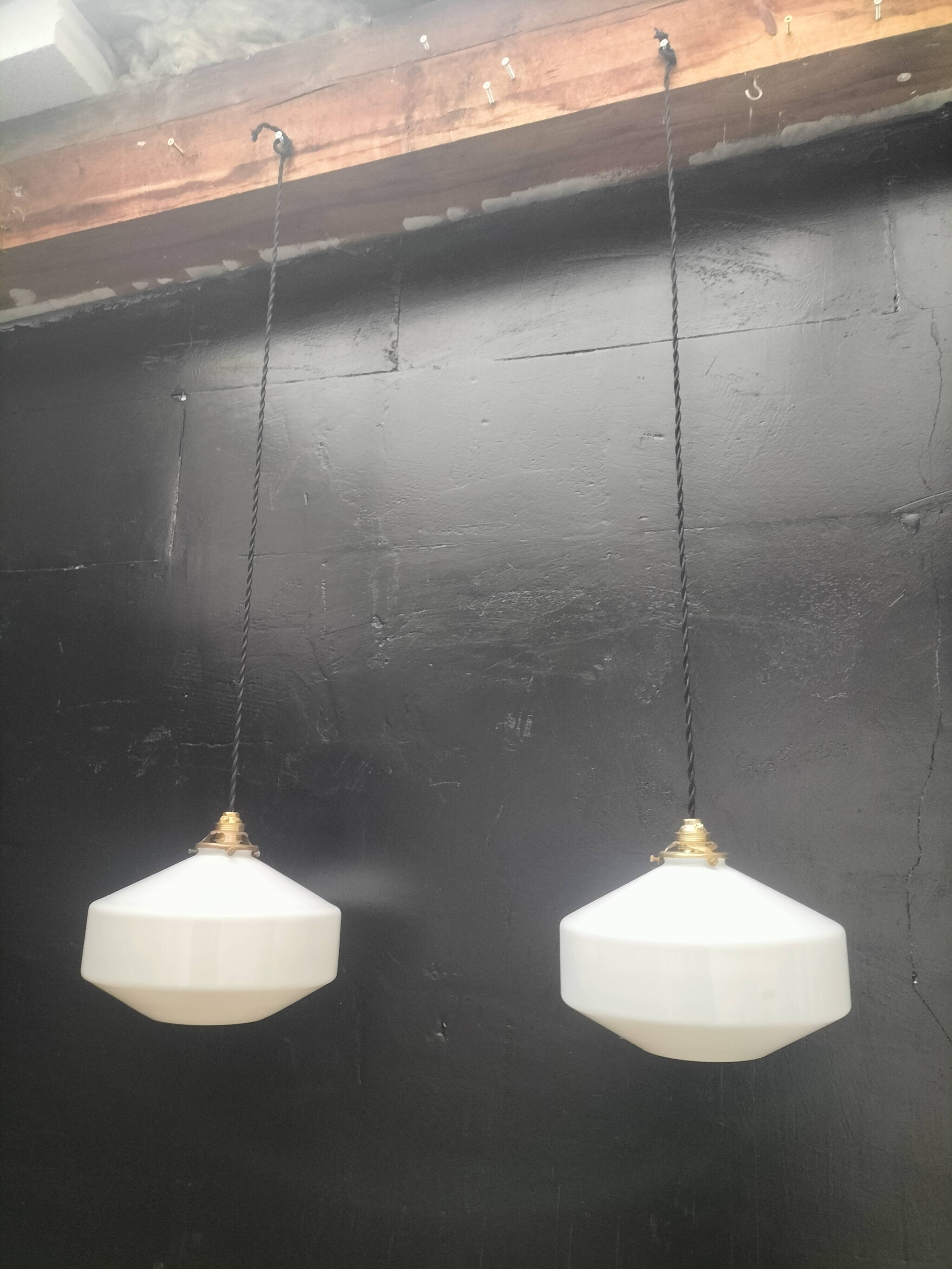 Opaline suspensions
