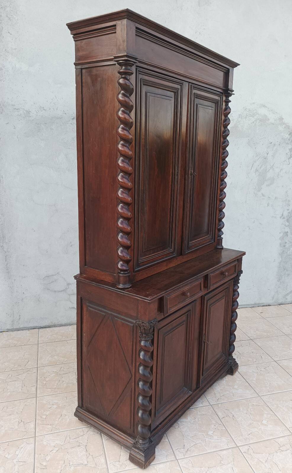 Buffet with 2 bodies Louis XIII in walnut, 19th century.