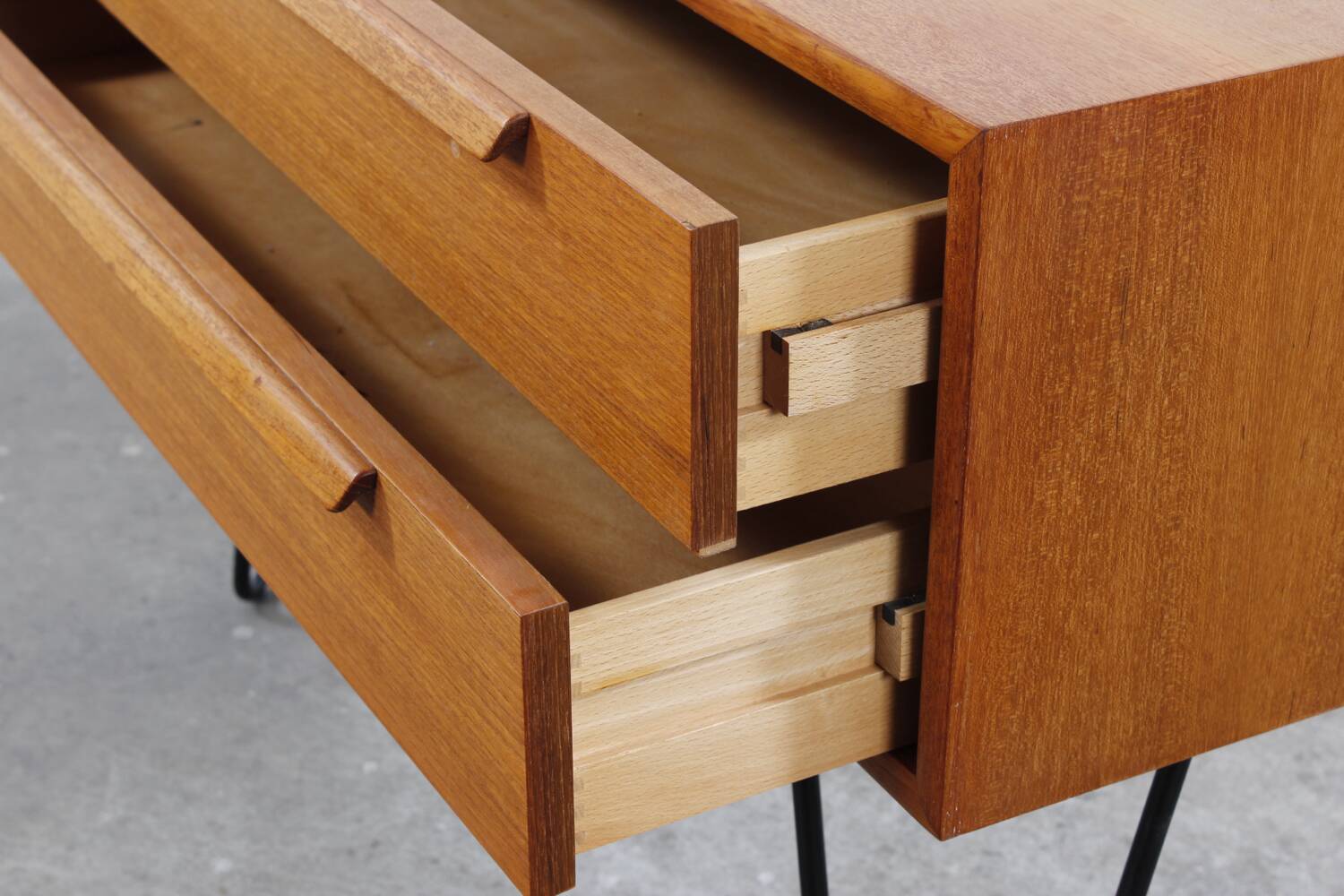 Commode en teck vintage Buffet mcm hairpins années 60 années 70
