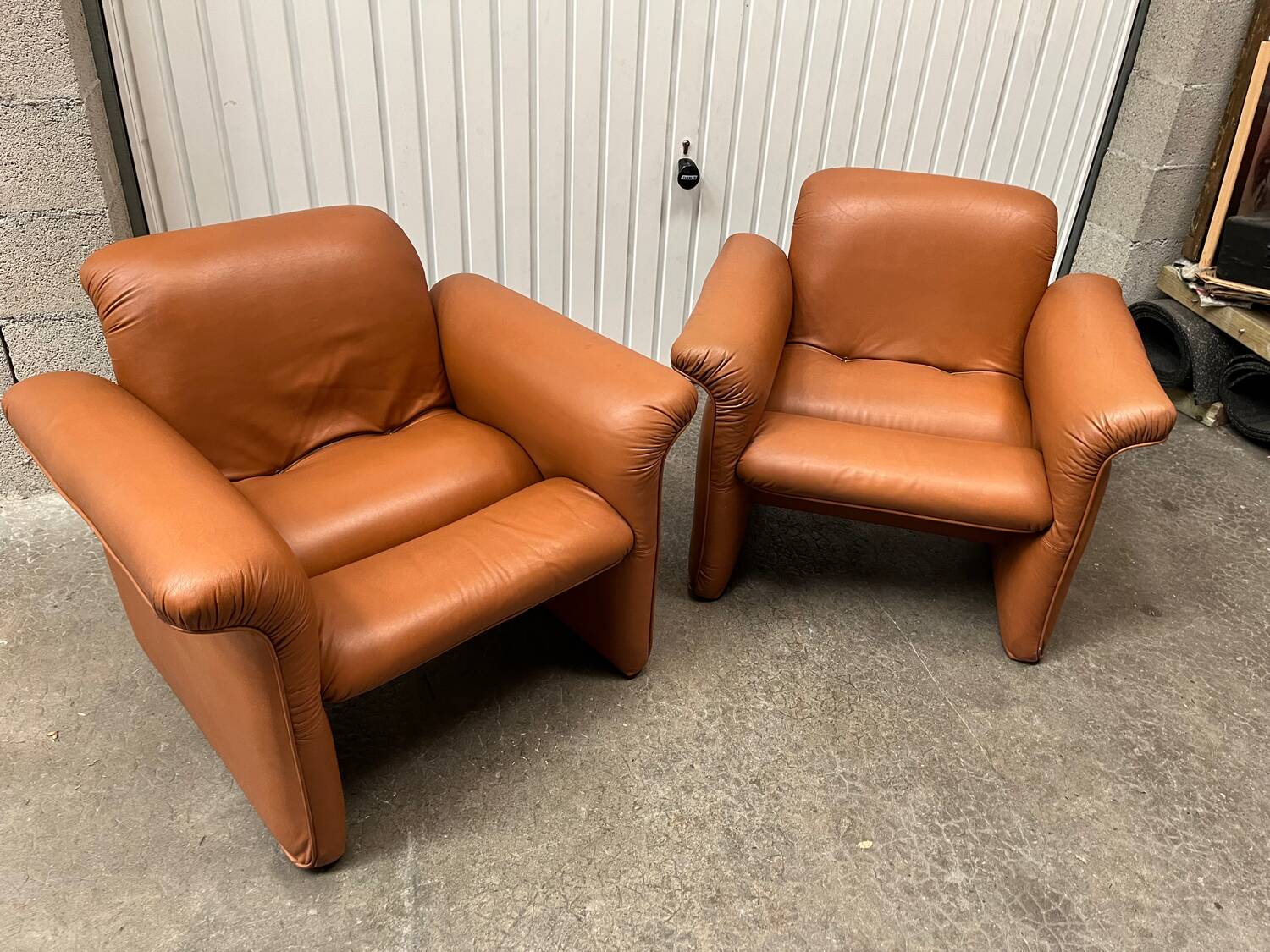 Paire fauteuils cuir design italien