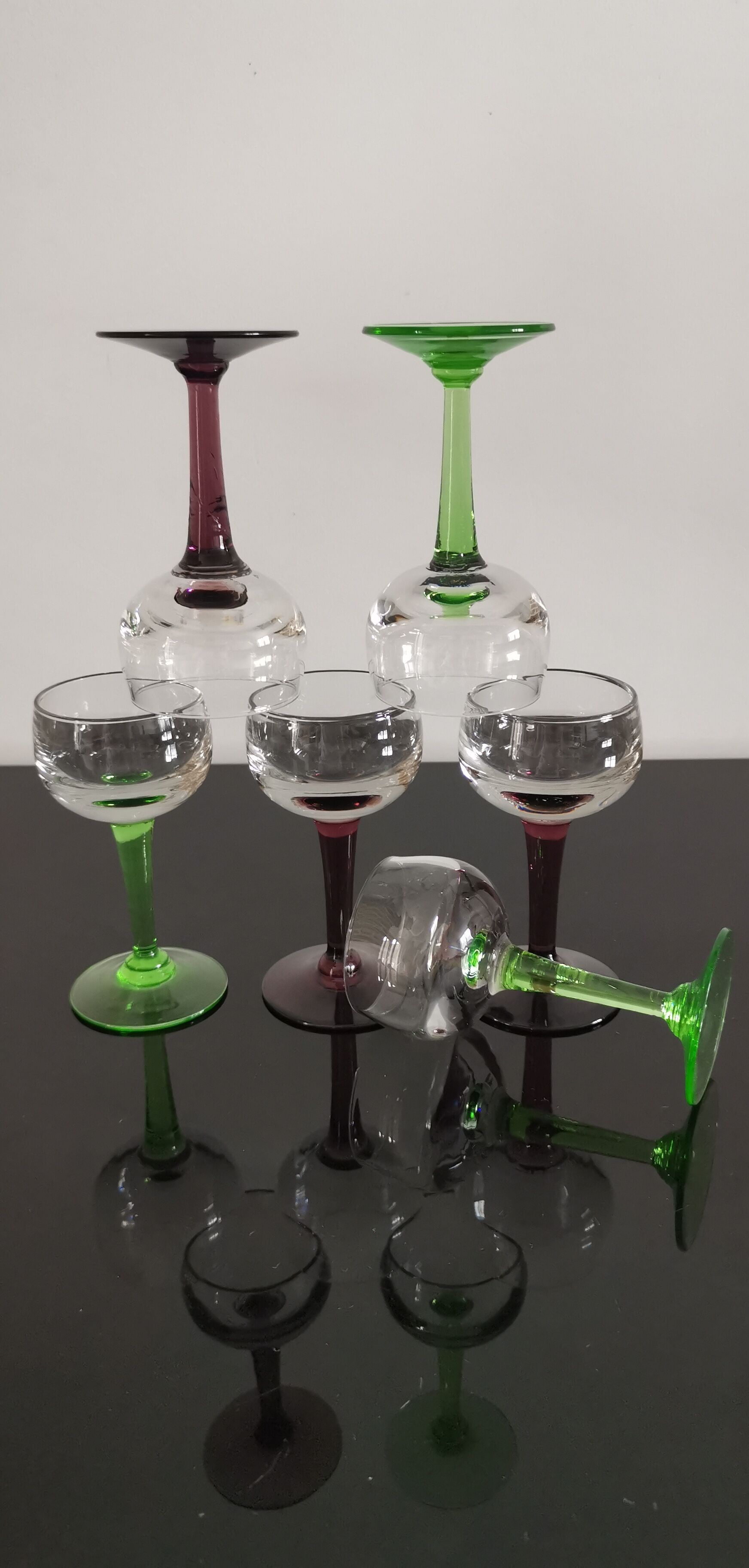 6 anciens verres à liqueur en cristal sur pieds de couleurs  des années 20/30
