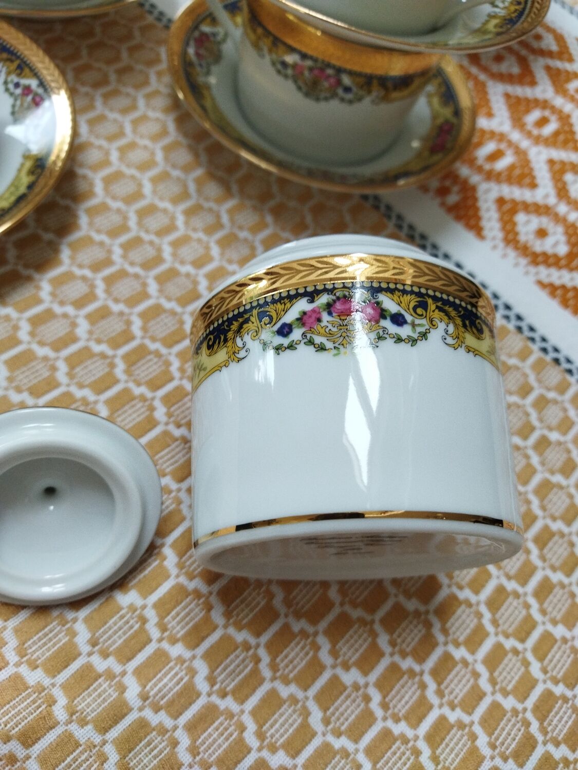 Tasses et sucrier porcelaine Limoges