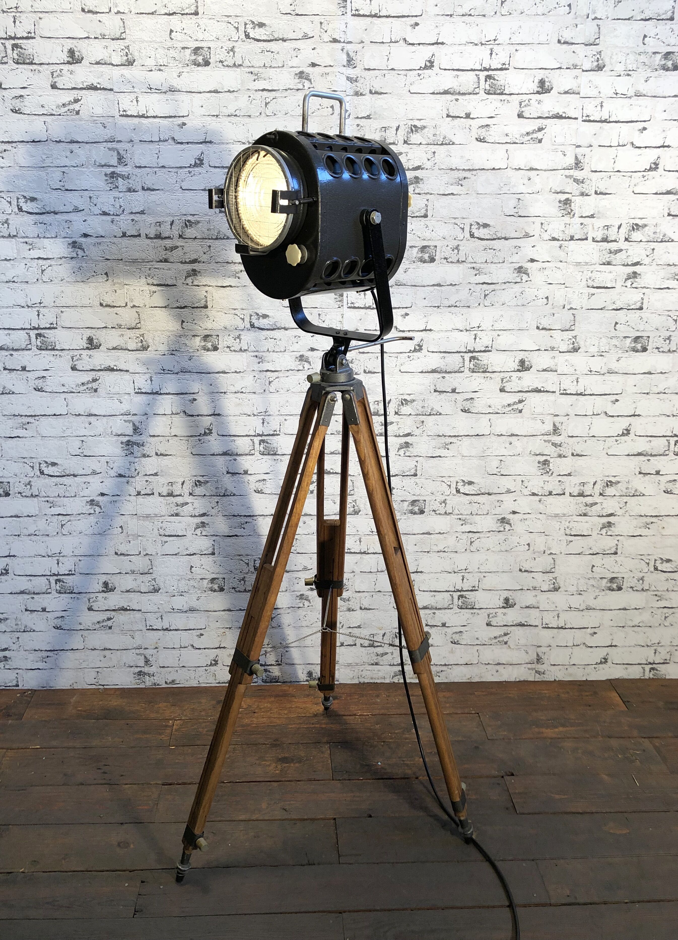 Projecteur de théâtre sur trépied vintage, années 1960