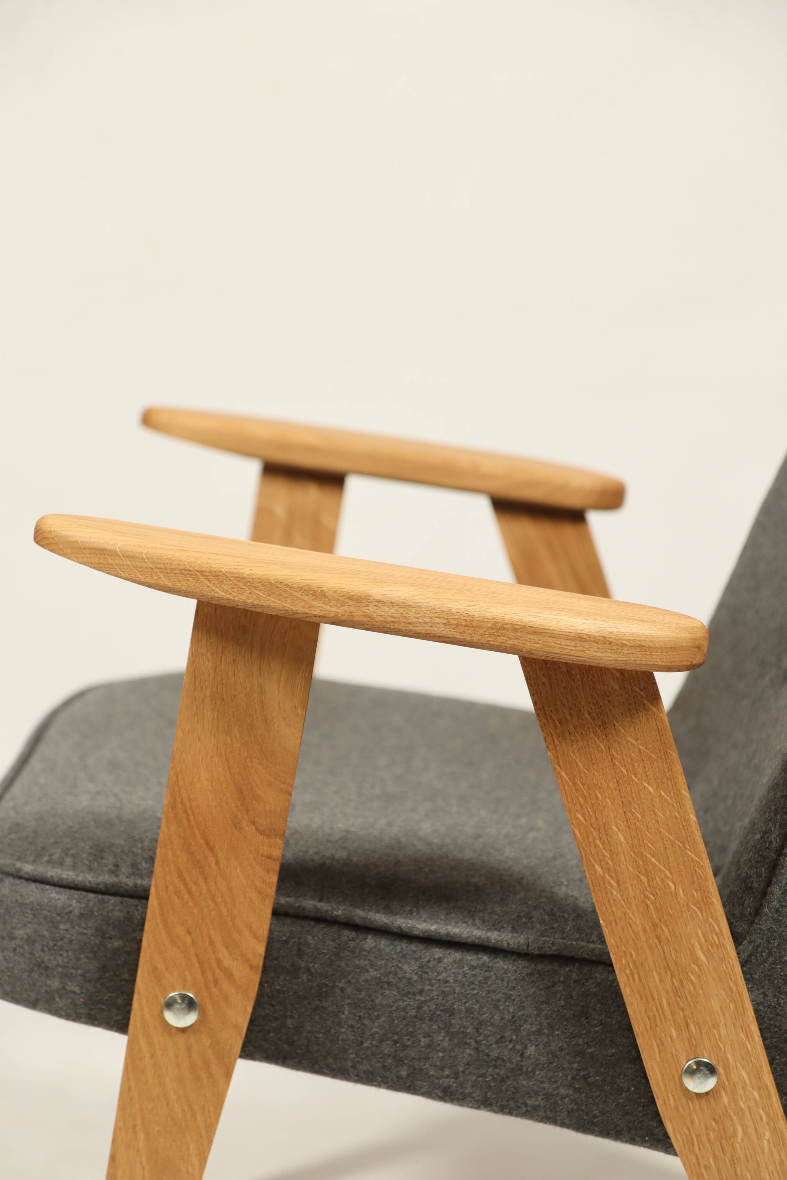 Fauteuil du milieu du siècle, revêtement en laine grise, bois de chêne, chaise longue de Style Vintage après rénovation