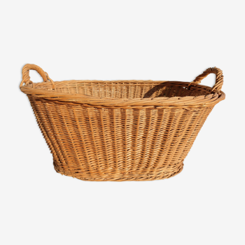 Wicker laundry basket