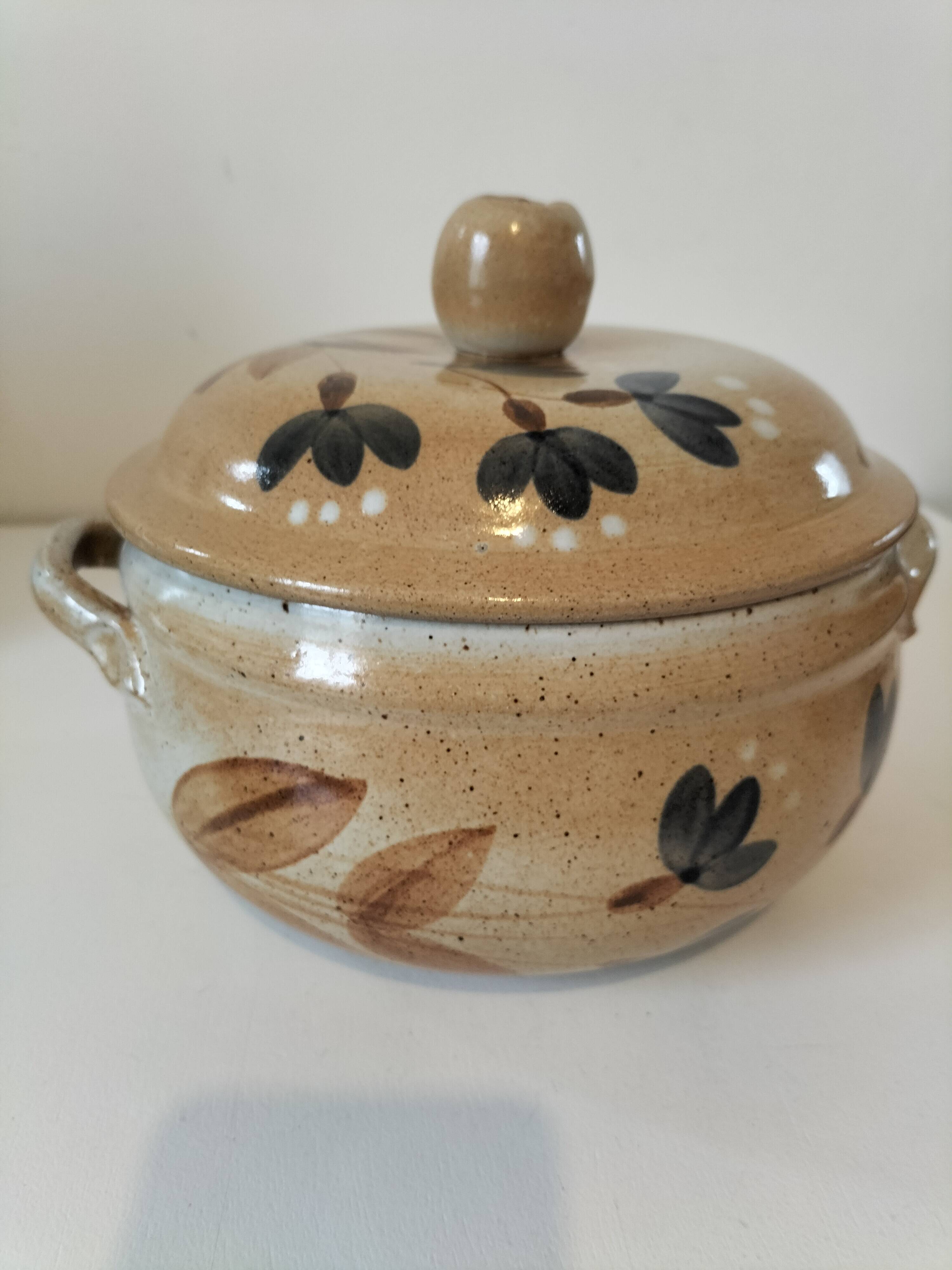 Vintage stoneware soup tureen from the Marais – rustic charm, cottagecore spirit.