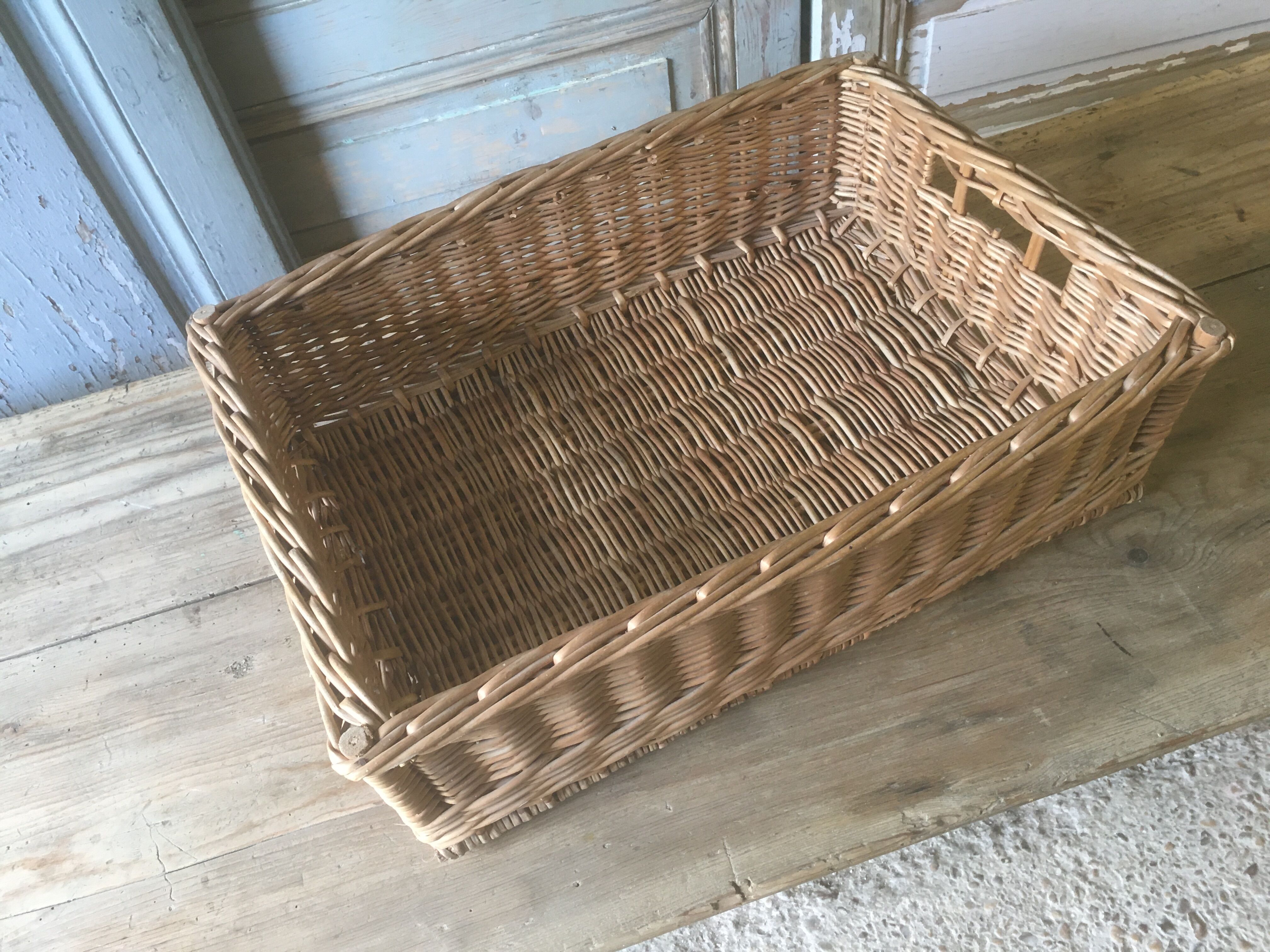 Wicker baker's basket