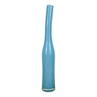 Vase en verre bleu