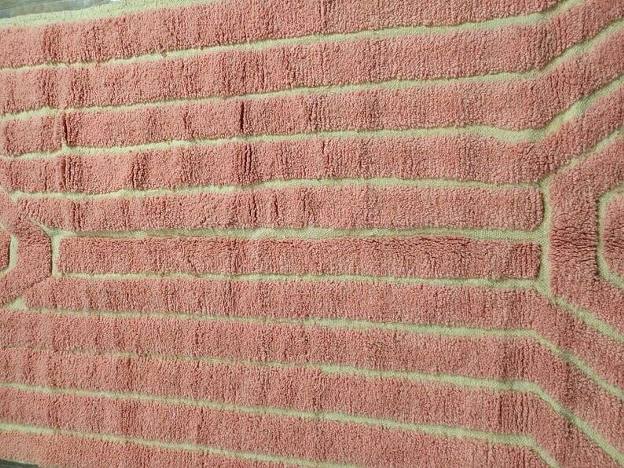 Handmade pure natural wool Berber rug in pink, size 150 x 250 cm.