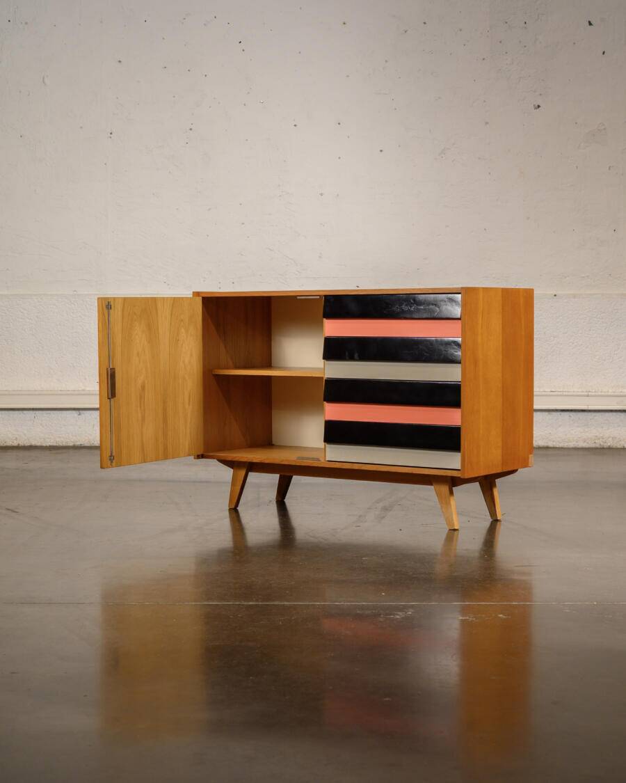 Buffet Jiri Jiroutek pink drawers