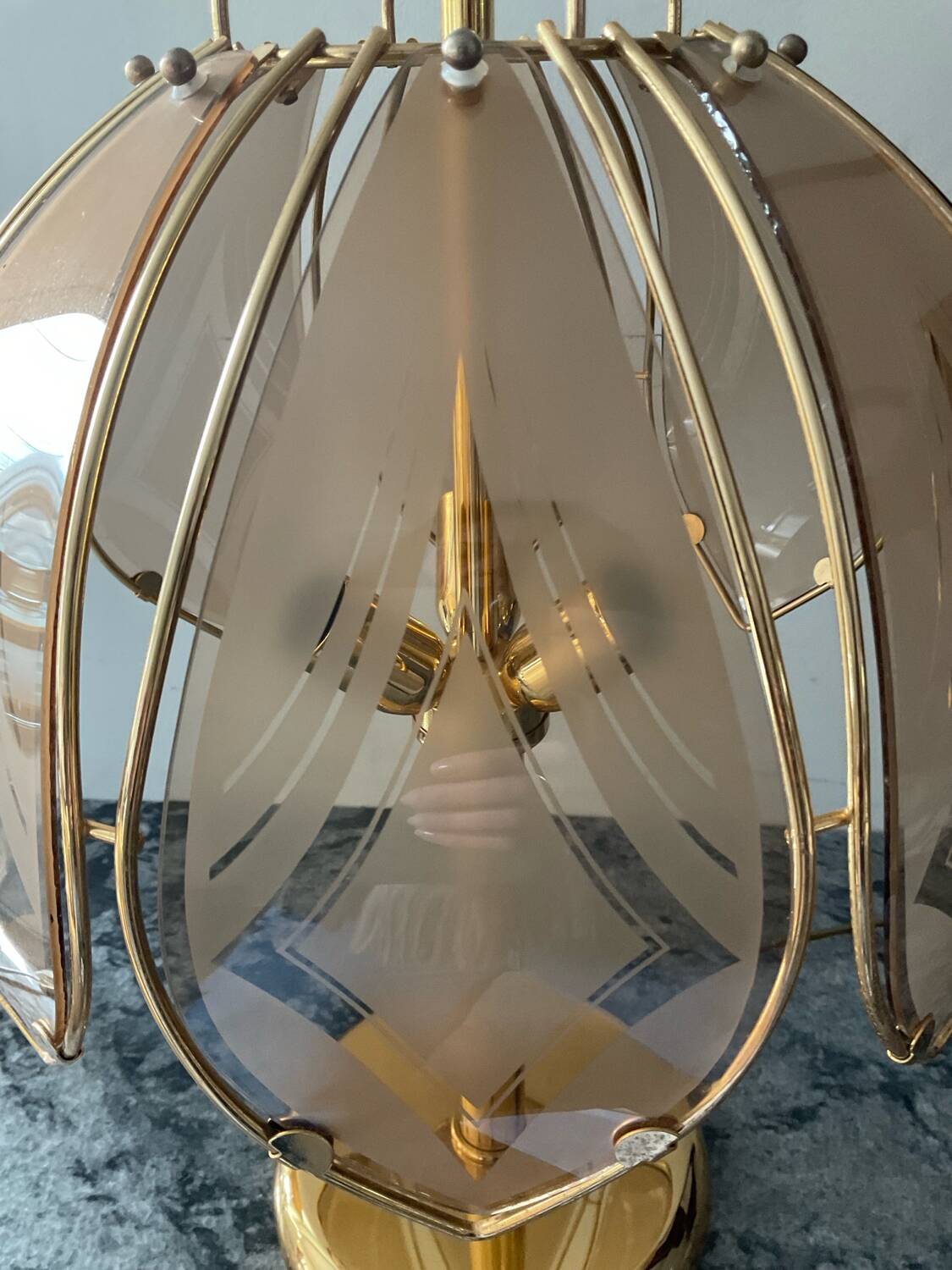 Lampe Lotus en laiton et verre des années 70