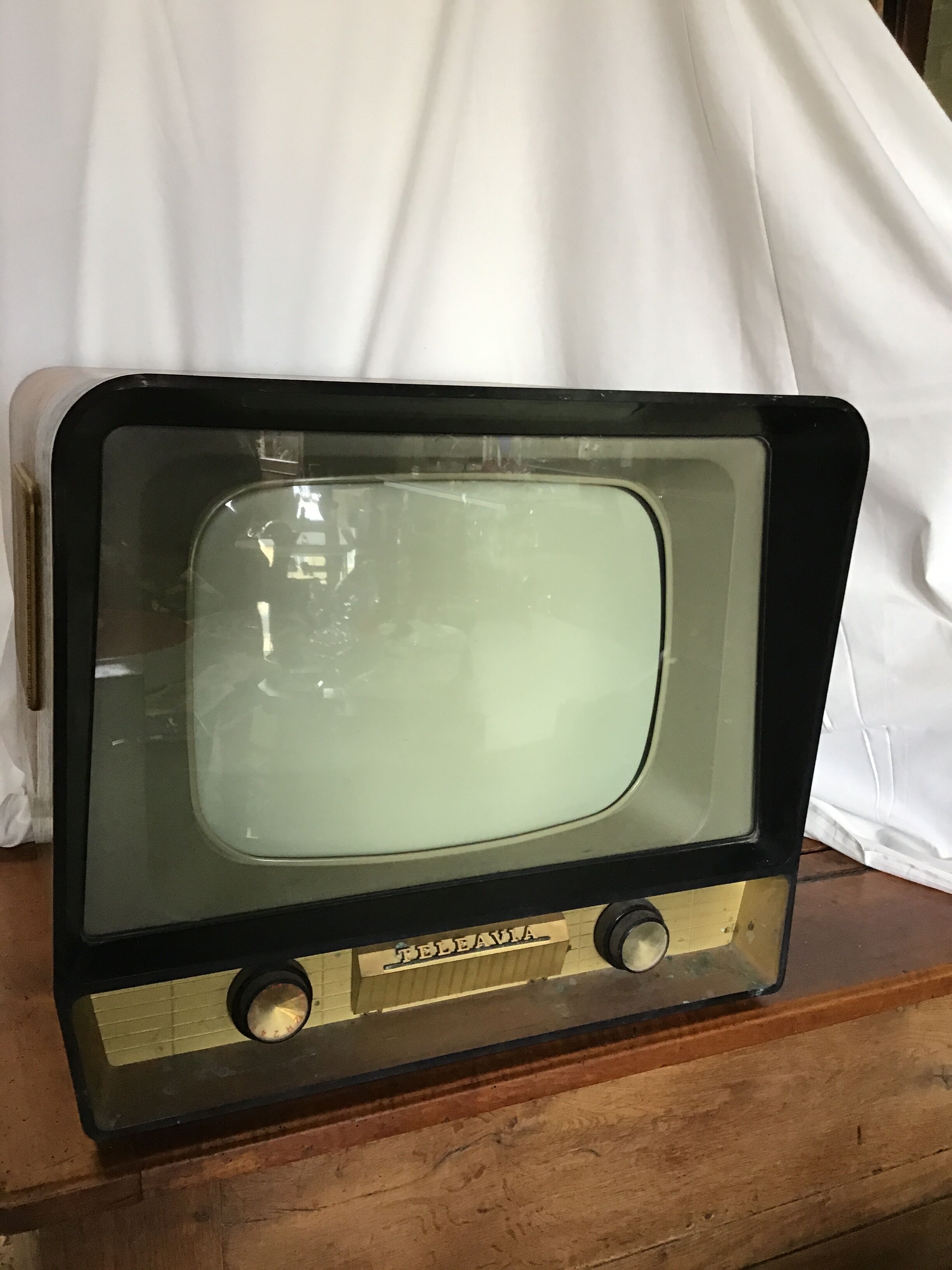 Téléviseur teleavia 1957