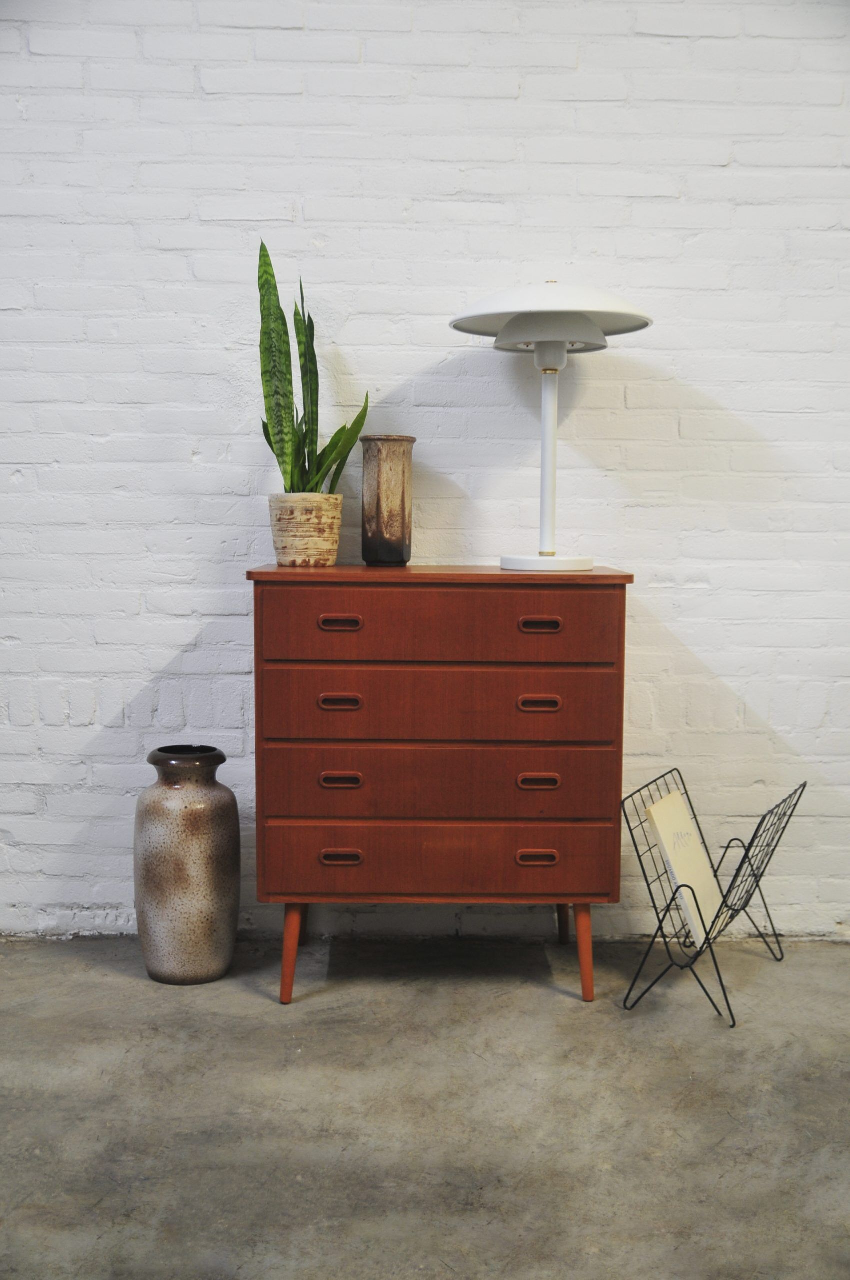 Vintage white and gold table lamp Belid