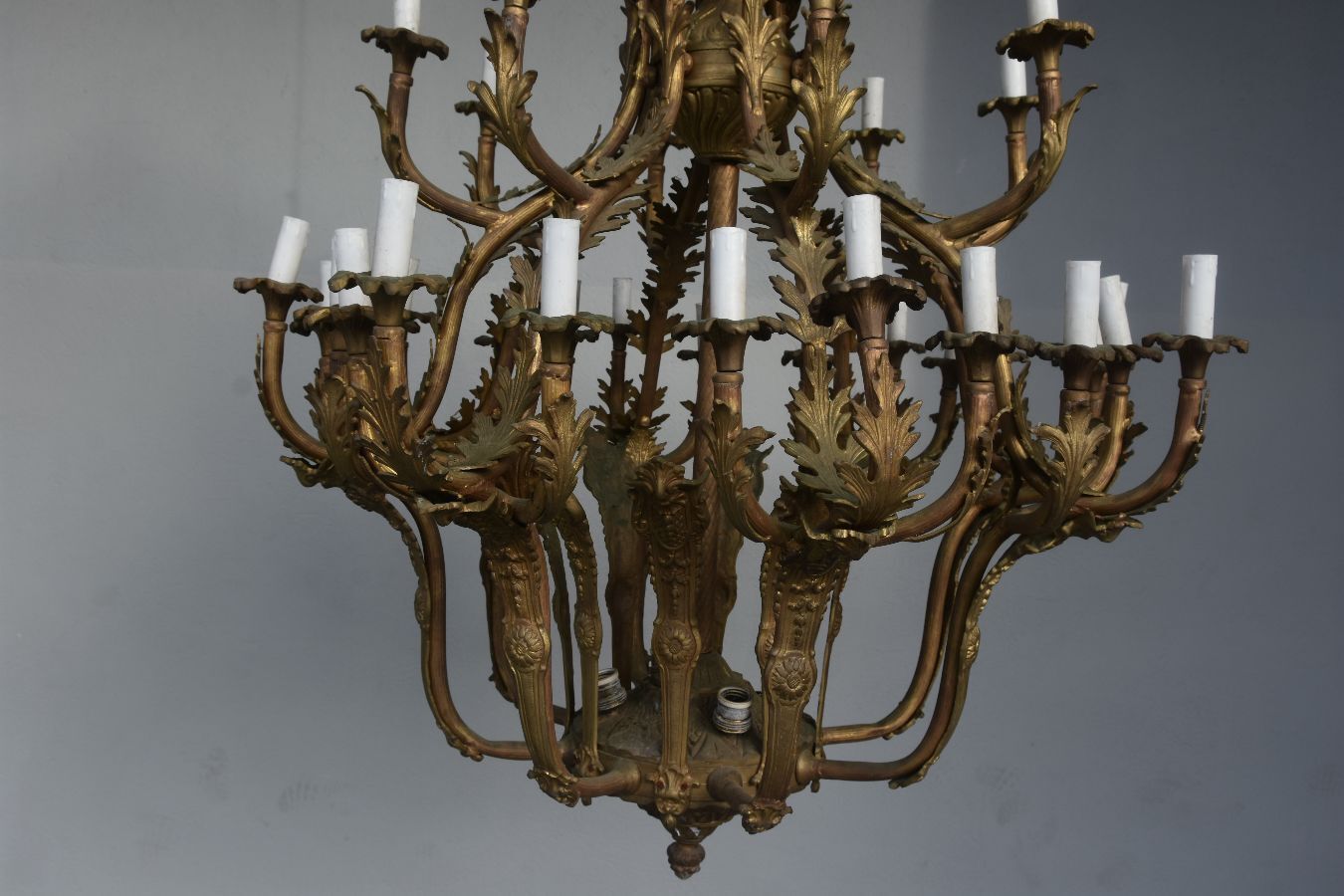 Pair of Louis XV style chandeliers golden bronze 36 lights