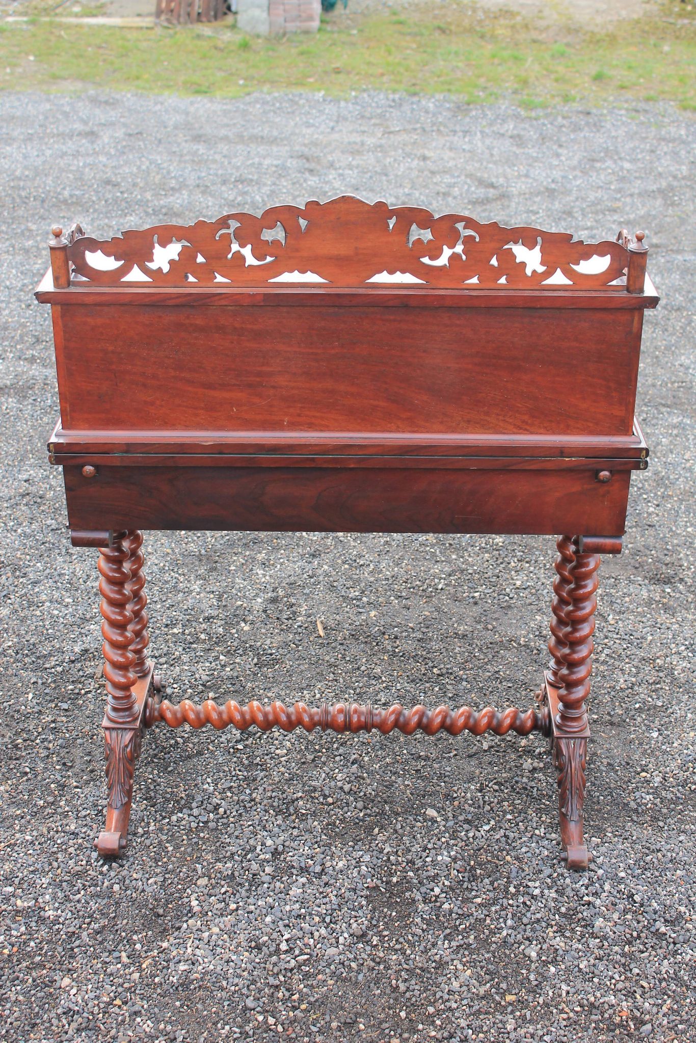Bureau à gradins