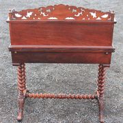 Bureau à gradins