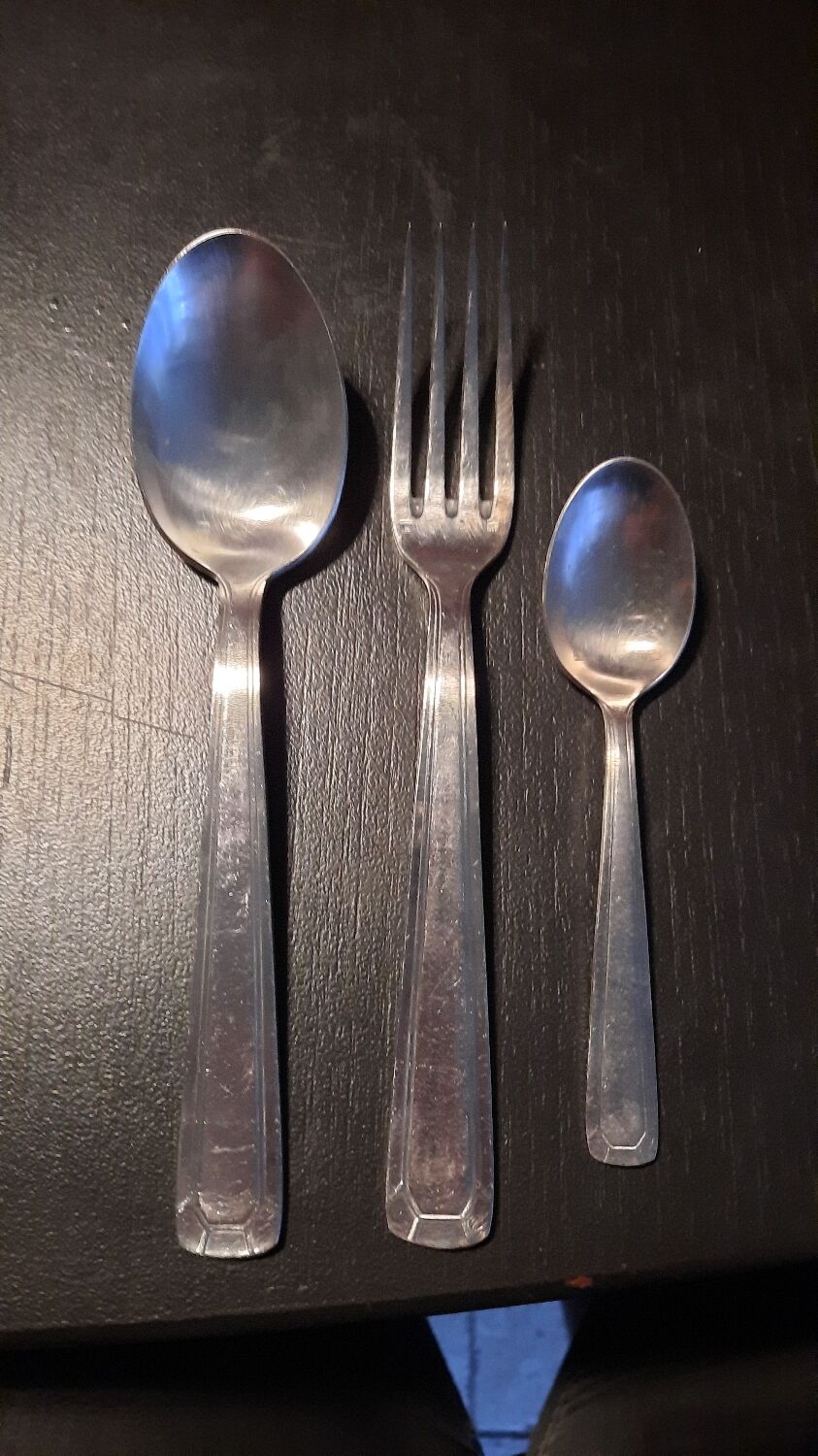 Silver metal cutlery set